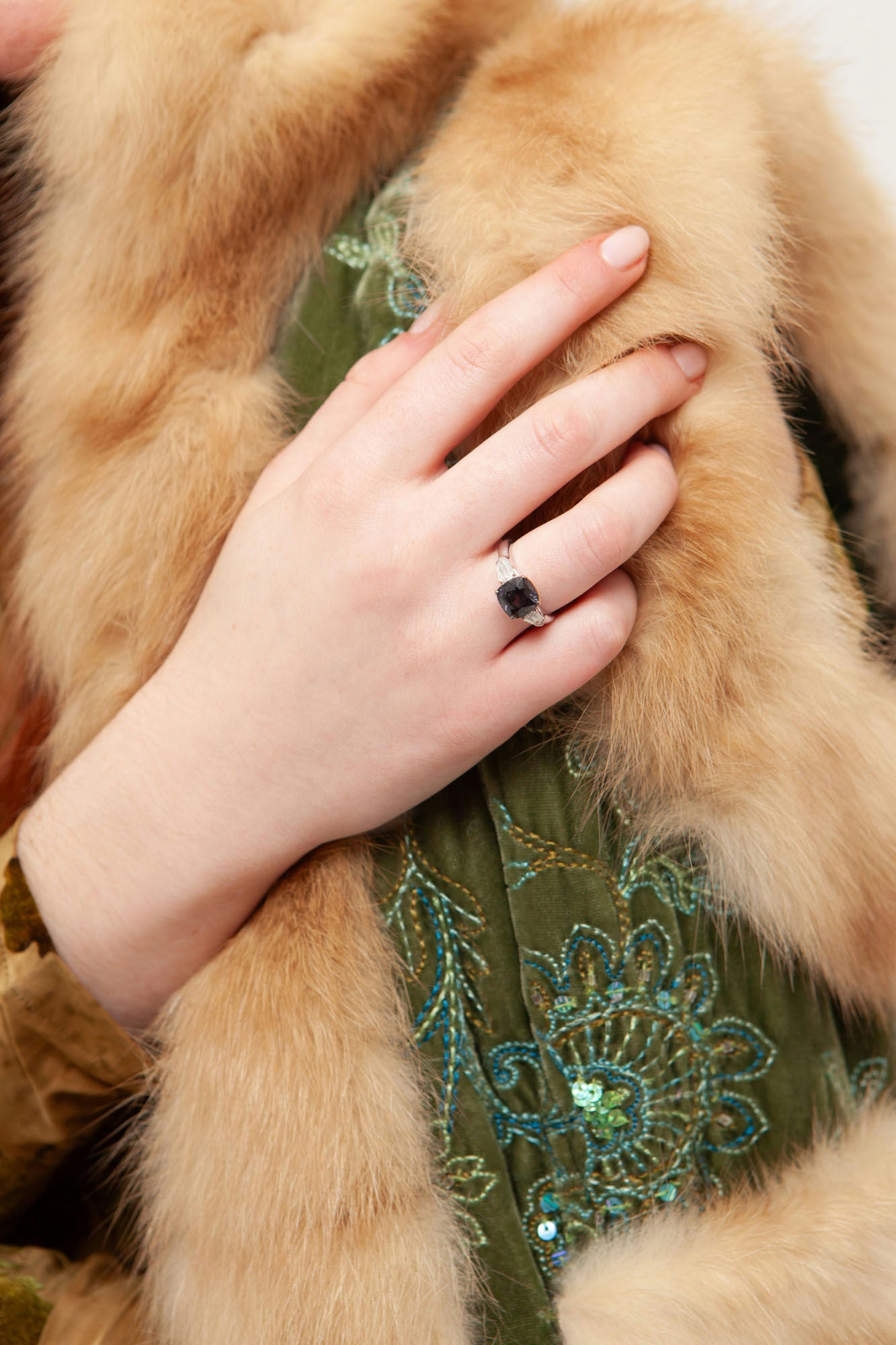 18K White gold ring featuring 3.46 ct cushion cut blackish-purple spinel and 1.2 ct diamonds. GRS certified.