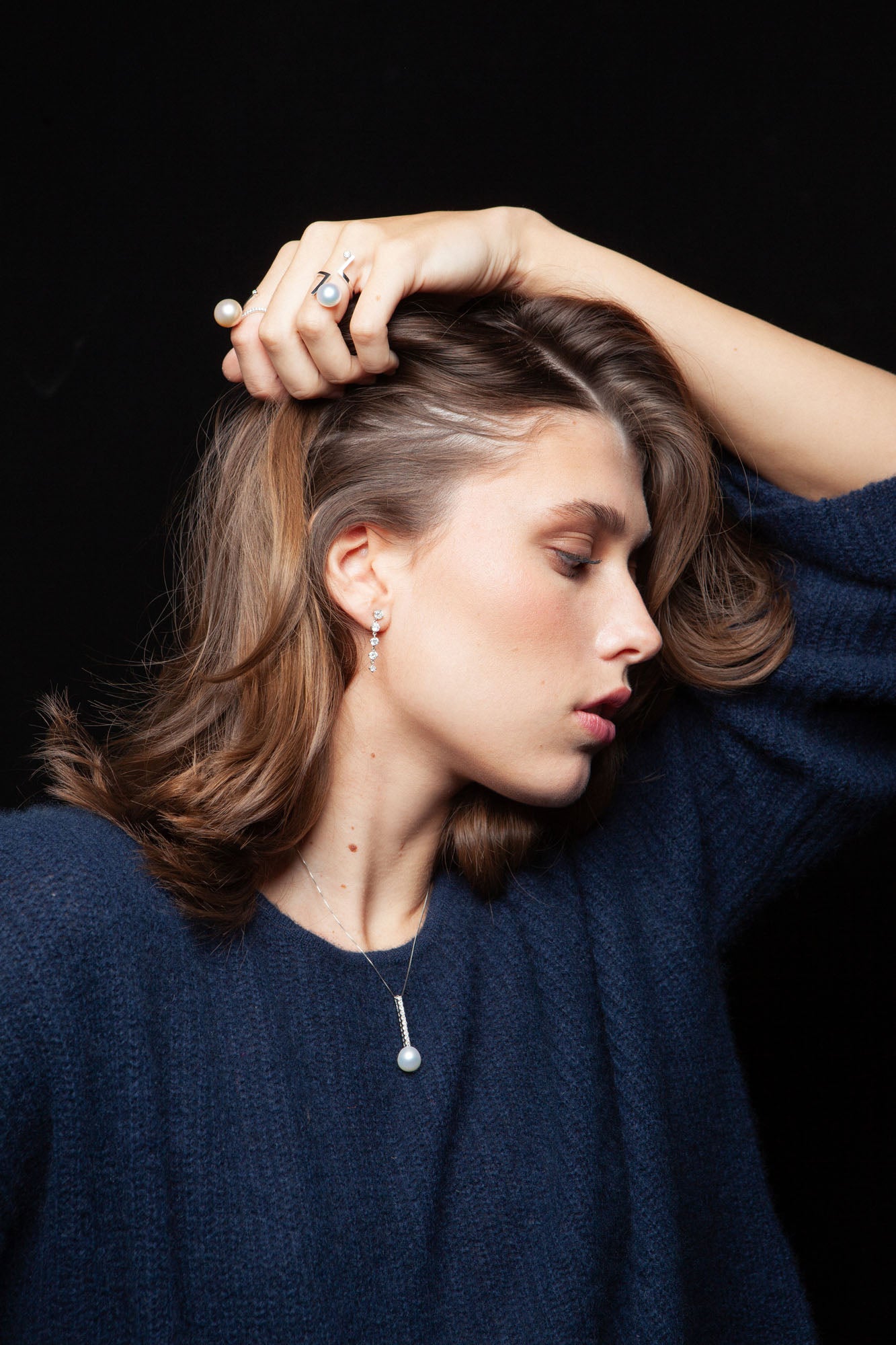 NOVI Jewelry 18K white gold long drop earrings with 2.03 ct natural brilliant-cut diamonds, GCI certified luxury diamond earrings.