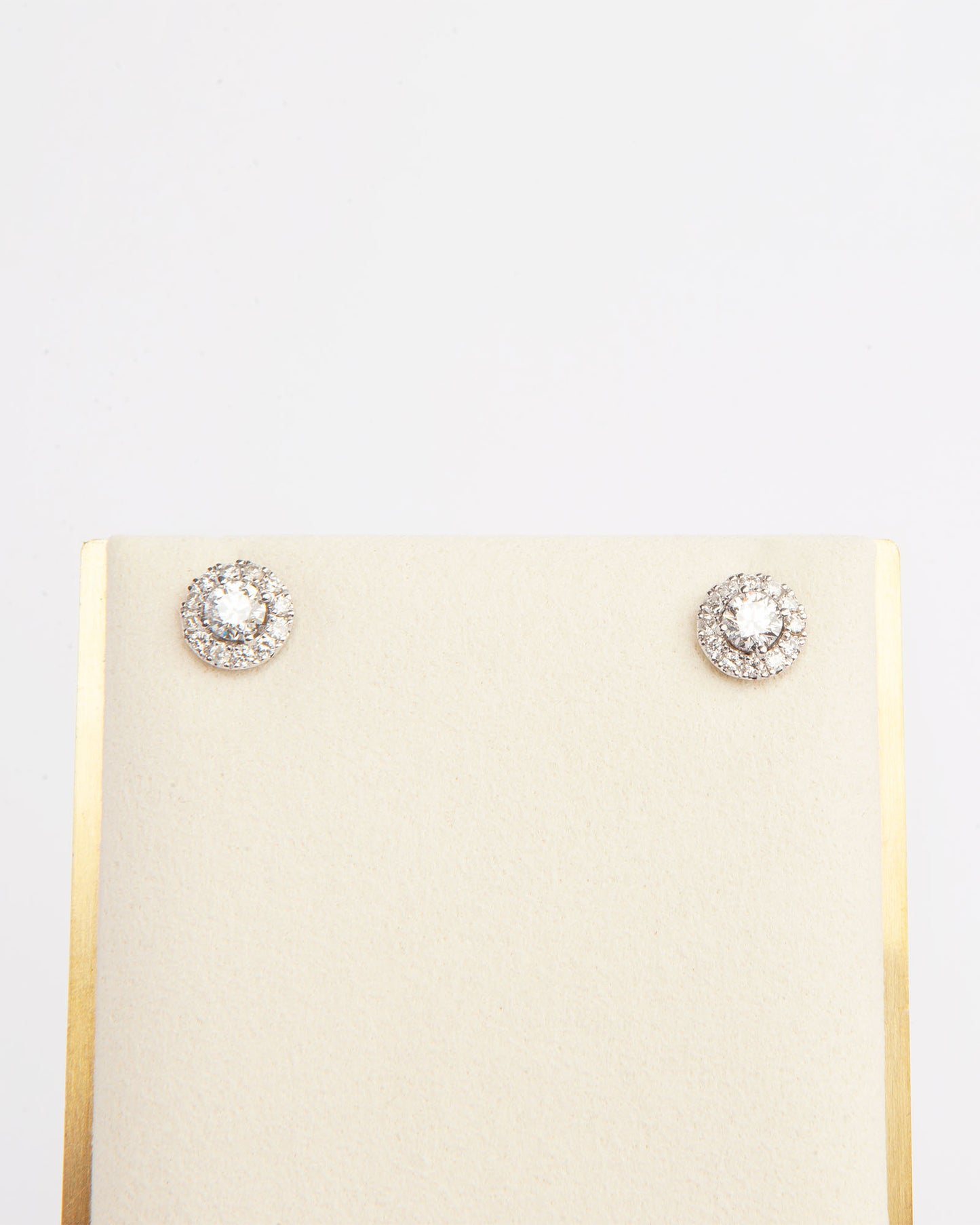 NOVI Jewelry halo stud earrings with 0.60 ct D/E color natural diamonds, IF/VVS2, IGI certified, jewelry weight 3.4 g, gold weight 3.3 g, round brilliant cut diamond earrings.