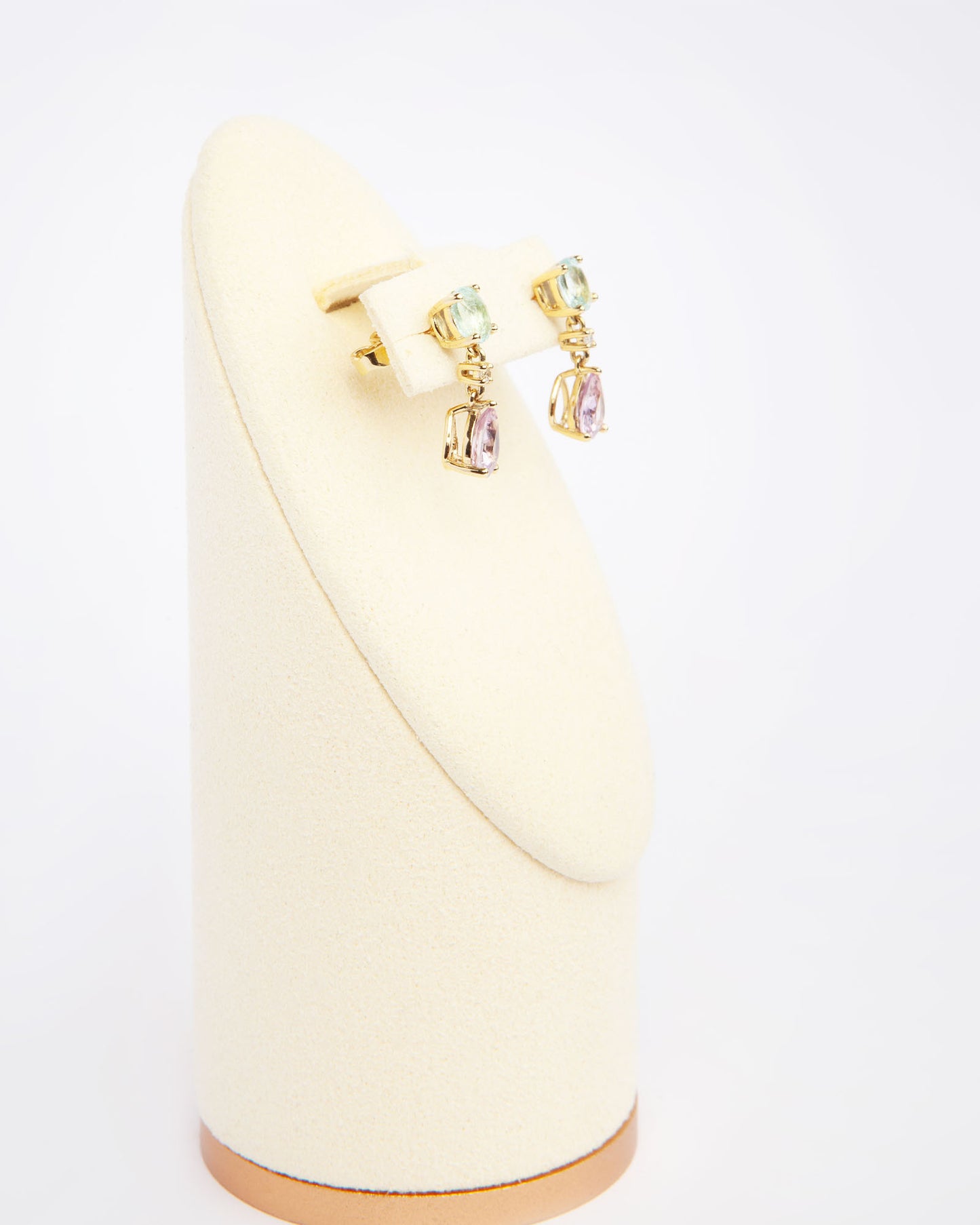 NOVI Jewelry 18K gold earrings with 2.17 ct natural pink sapphires, Paraiba tourmalines and diamonds, IGE certified luxury gemstone earrings.