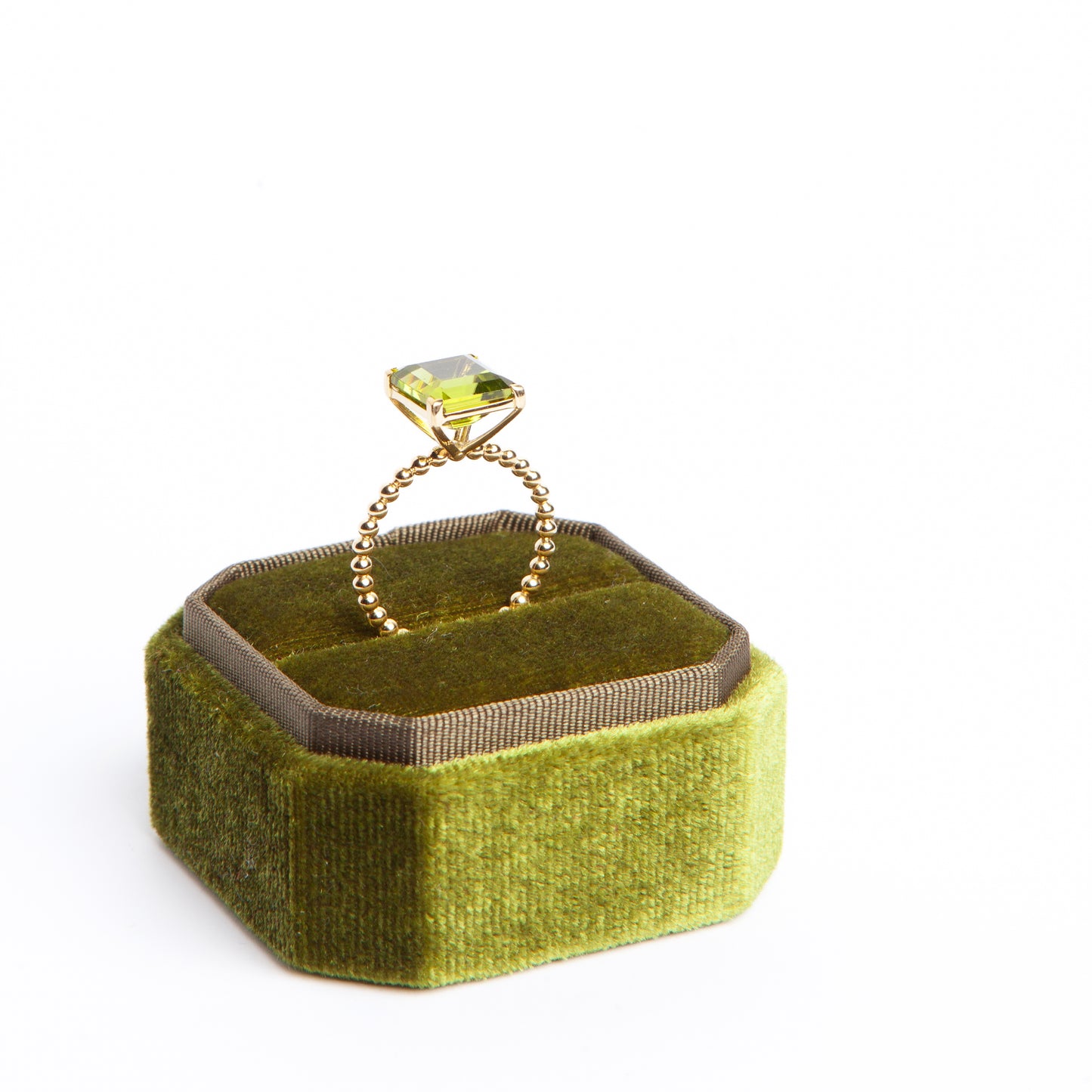 Peridot Ring · 750 Gold · 4.194 ct Peridot