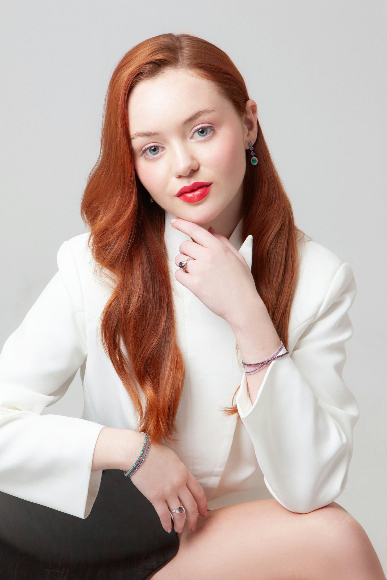 Tennis bracelet in 18K white gold featuring 37 natural tsavorites, total gemstone weight approx. 1.10 carats.