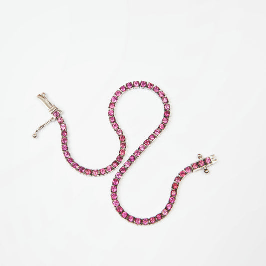 18K white gold line bracelet featuring 70 natural pink sapphires totaling approximately 3.56 carats, length 18 cm.