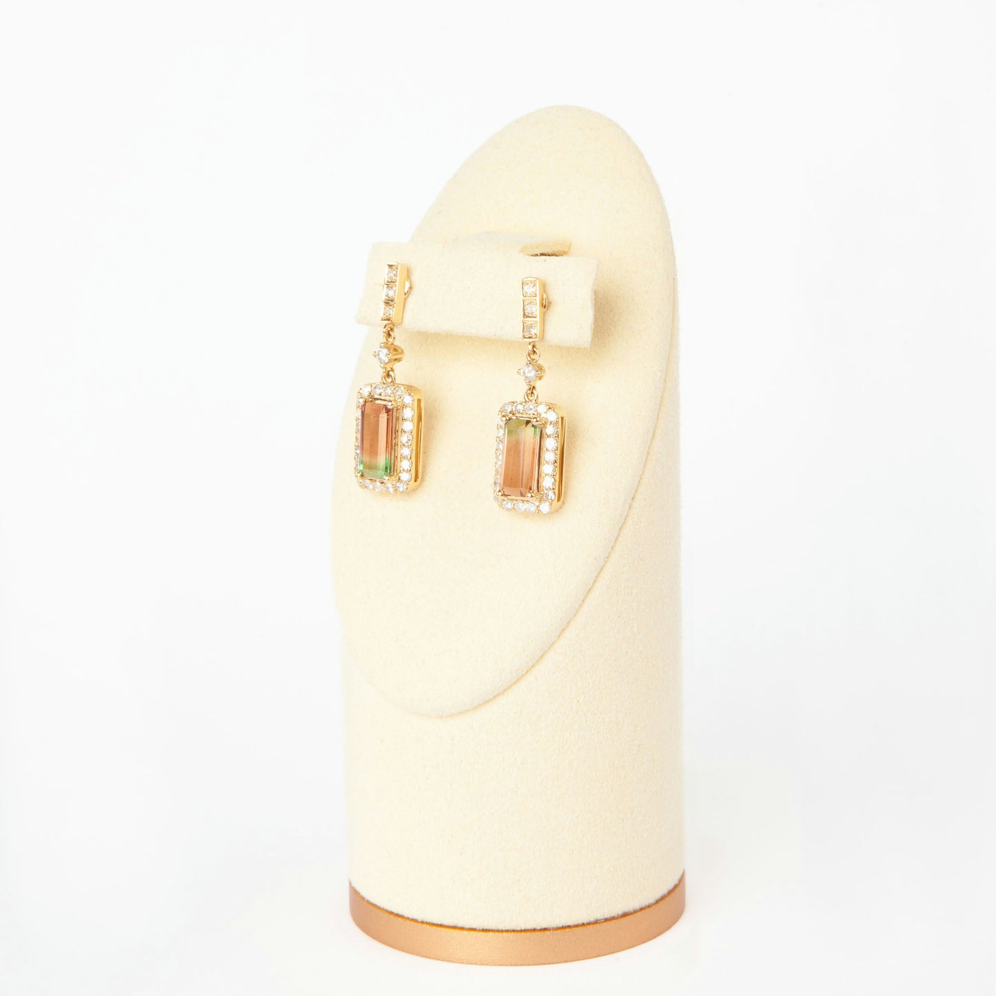 Earrings in 18K gold featuring 8.8 × 4.2 mm tourmalines and 54 natural diamonds totaling 0.617 ct.