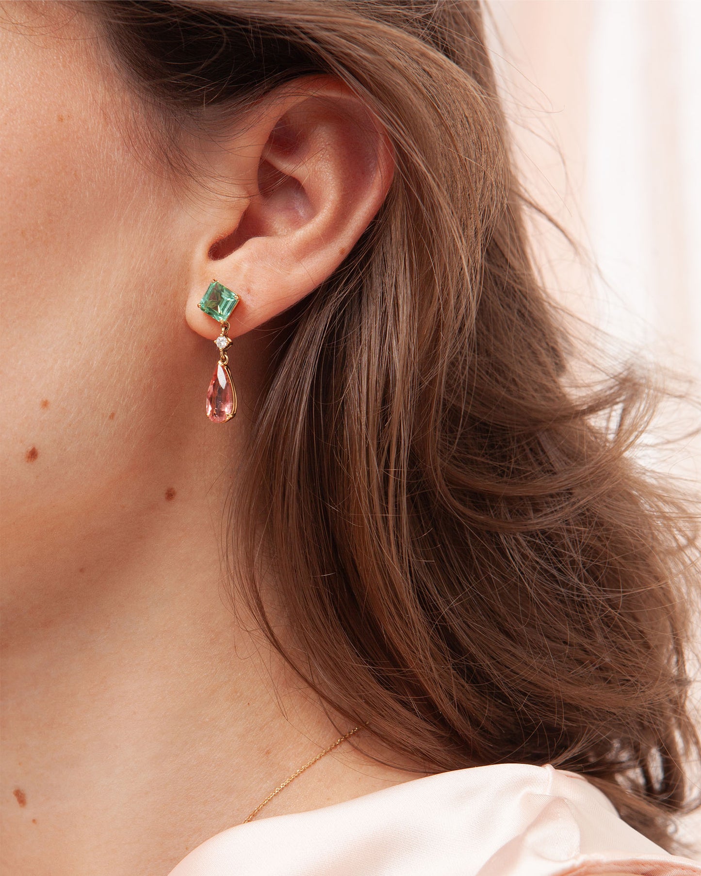 NOVI Jewelry 18k yellow gold earrings with 3.35 ct square green tourmalines, 4.31 ct pear-shaped orangy-pink tourmalines, and 0.14 ct VS diamonds, total jewelry weight 5.8 g, gold weight 4.2 g, vibrant gemstone earrings.