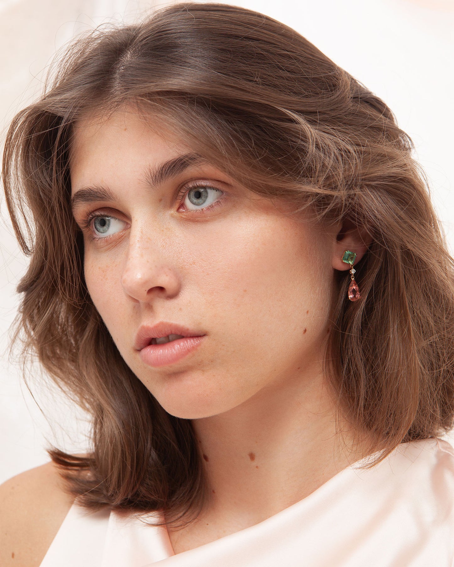 NOVI Jewelry 18k yellow gold earrings with 3.35 ct square green tourmalines, 4.31 ct pear-shaped orangy-pink tourmalines, and 0.14 ct VS diamonds, total jewelry weight 5.8 g, gold weight 4.2 g, vibrant gemstone earrings.