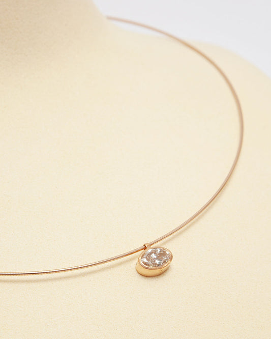 NOVI Jewelry gold choker necklace with 0.90 ct J color SI1 natural oval diamond, IGI certified, jewelry weight 4.2 g, gold weight 4.02 g, modern elegant diamond choker.