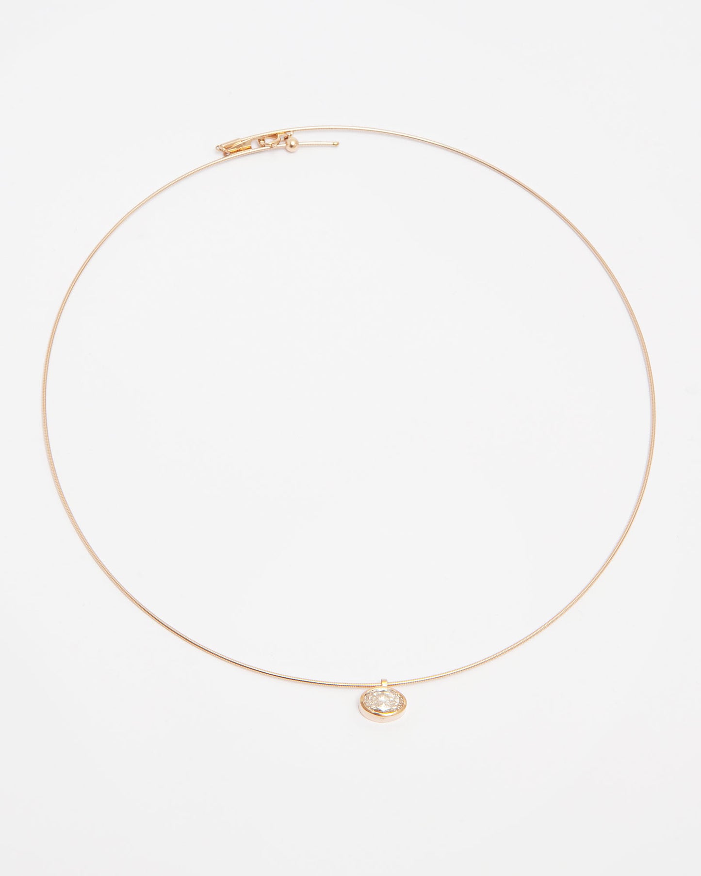 NOVI Jewelry gold choker necklace with 0.90 ct J color SI1 natural oval diamond, IGI certified, jewelry weight 4.2 g, gold weight 4.02 g, modern elegant diamond choker.