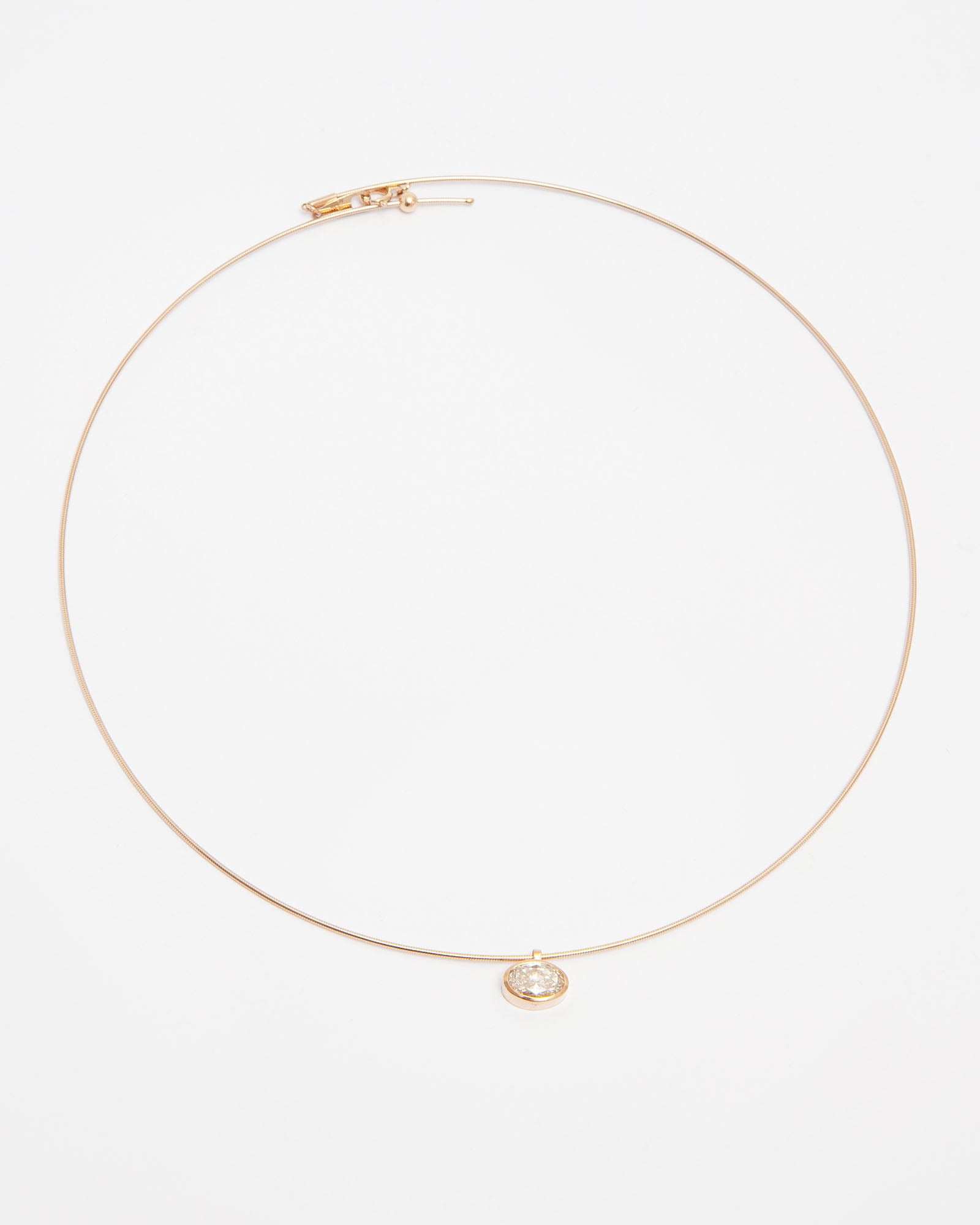 NOVI Jewelry gold choker necklace with 0.90 ct J color SI1 natural oval diamond, IGI certified, jewelry weight 4.2 g, gold weight 4.02 g, modern elegant diamond choker.