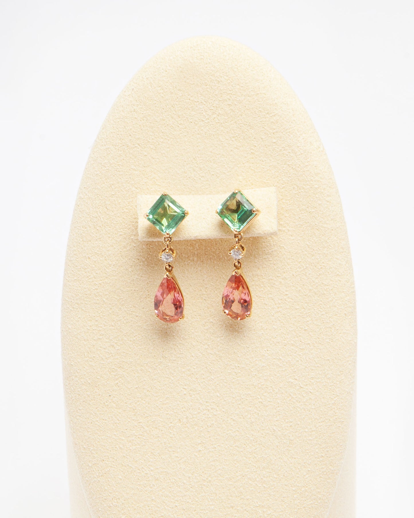 NOVI Jewelry 18k yellow gold earrings with 3.35 ct square green tourmalines, 4.31 ct pear-shaped orangy-pink tourmalines, and 0.14 ct VS diamonds, total jewelry weight 5.8 g, gold weight 4.2 g, vibrant gemstone earrings.