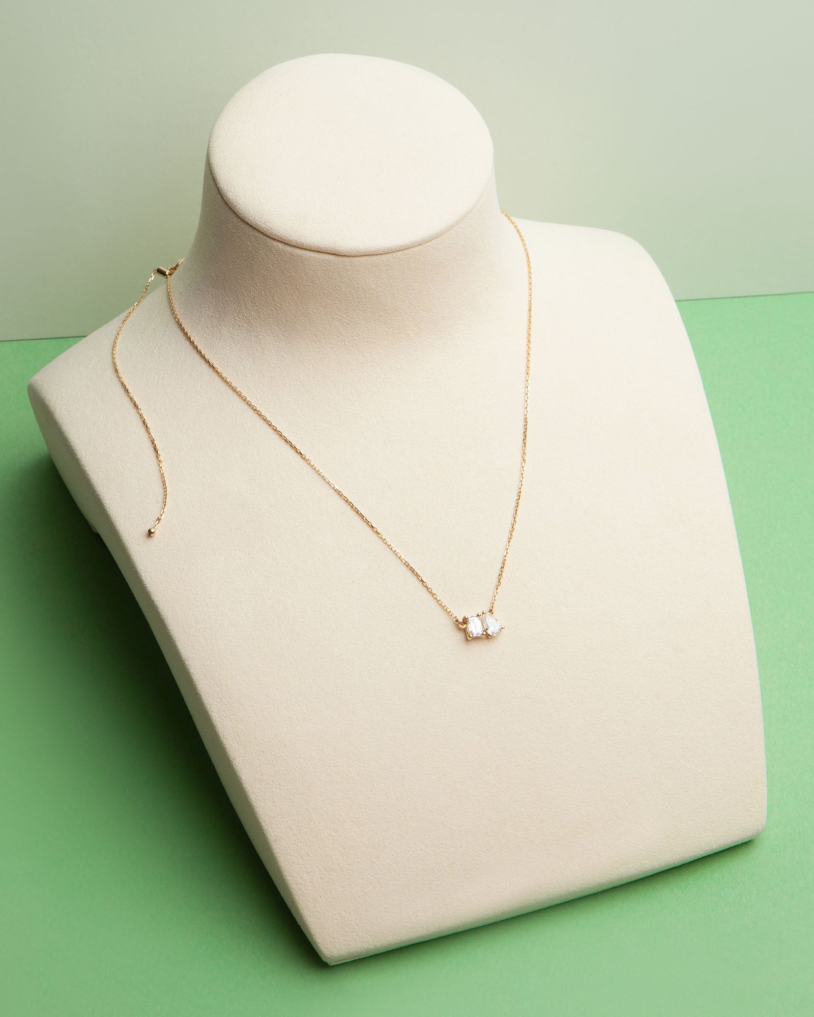 NOVI Jewelry 18K gold pendant necklace with 0.42 ct D/IF and 0.30 ct D/SI2 natural diamonds, IGI and GWLab certified elegant diamond necklace.