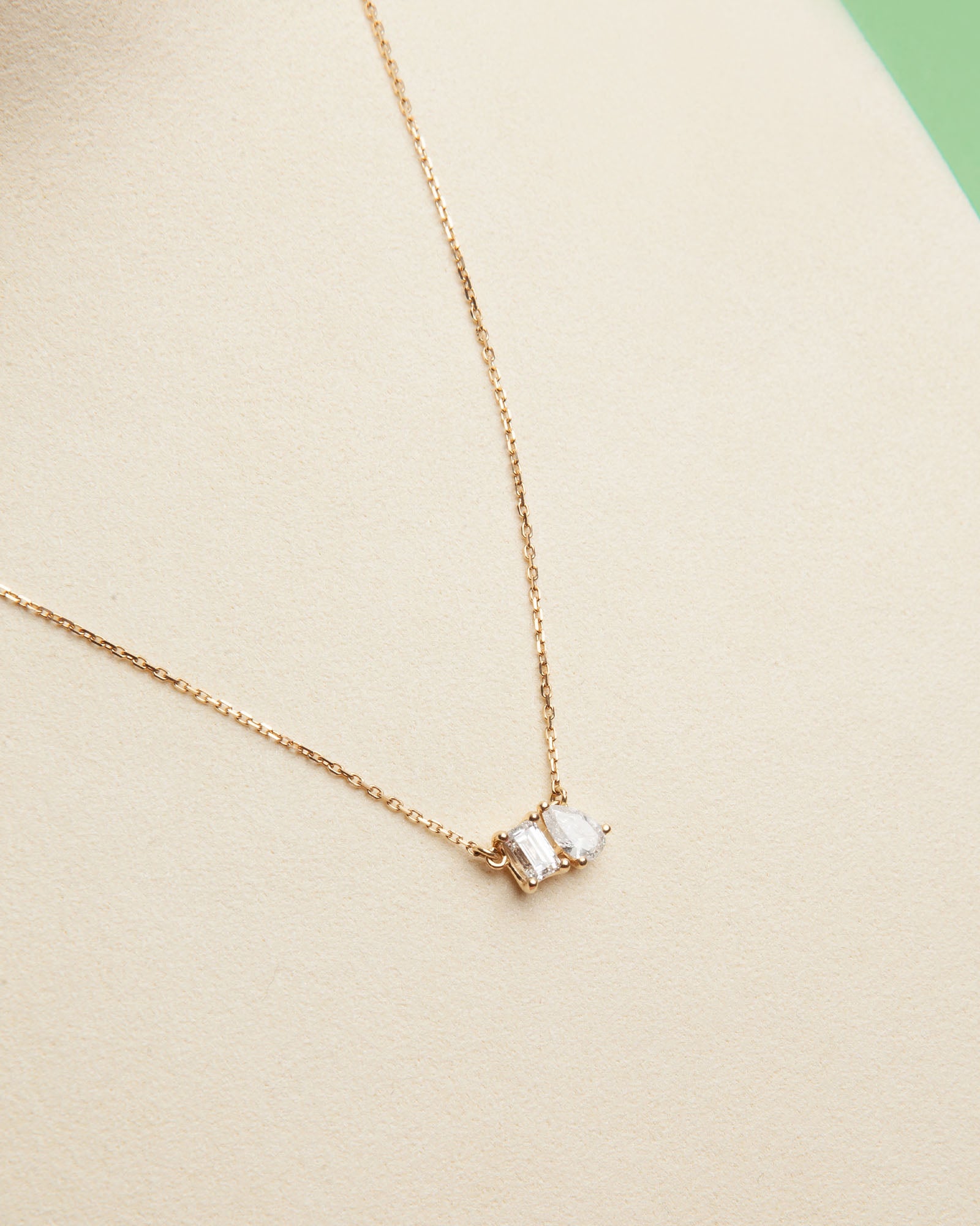 NOVI Jewelry 18K gold pendant necklace with 0.42 ct D/IF and 0.30 ct D/SI2 natural diamonds, IGI and GWLab certified elegant diamond necklace.