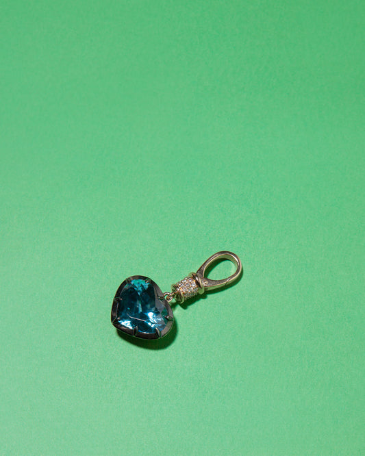 NOVI Jewelry 18K gold pendant with 11.15 ct heart-shaped blue zircon and natural brilliant-cut diamonds, IGI certified luxury gemstone jewelry.