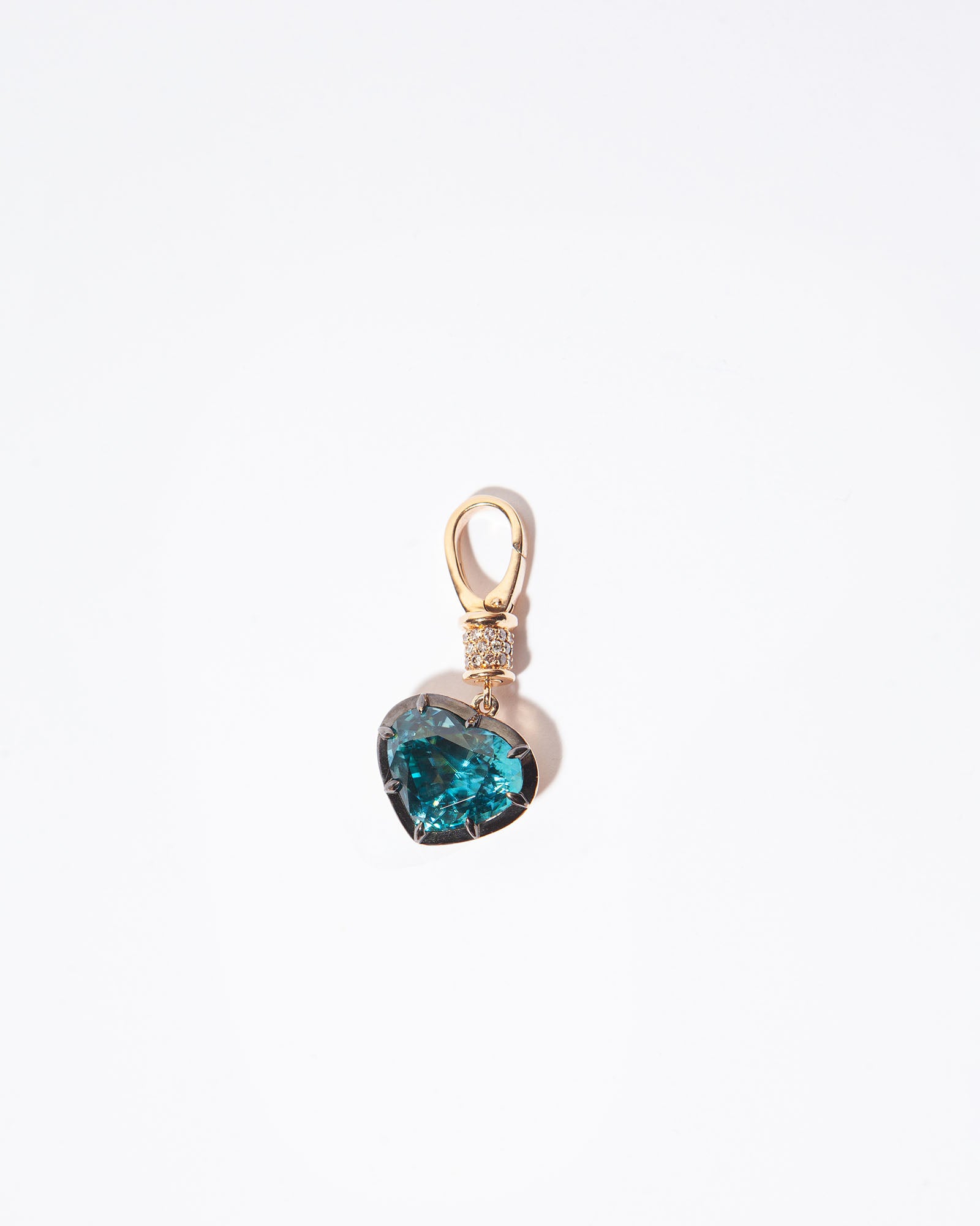 NOVI Jewelry 18K gold pendant with 11.15 ct heart-shaped blue zircon and natural brilliant-cut diamonds, IGI certified luxury gemstone jewelry.