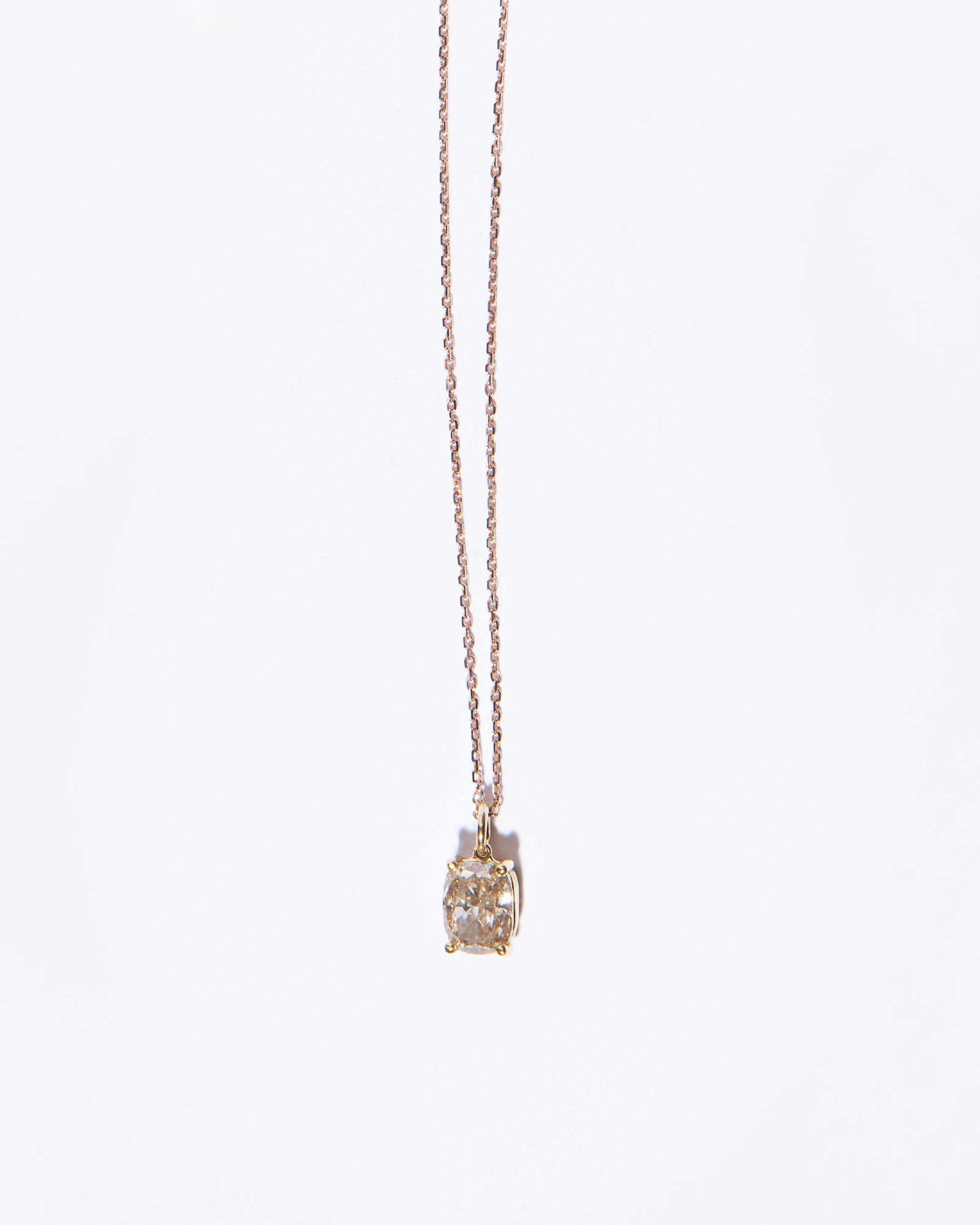 NOVI Jewelry pendant necklace with 1.38 ct fancy brown natural diamond, SI2, IGI certified, jewelry weight 2 g, gold weight 1.7 g, elegant cushion-cut diamond pendant.