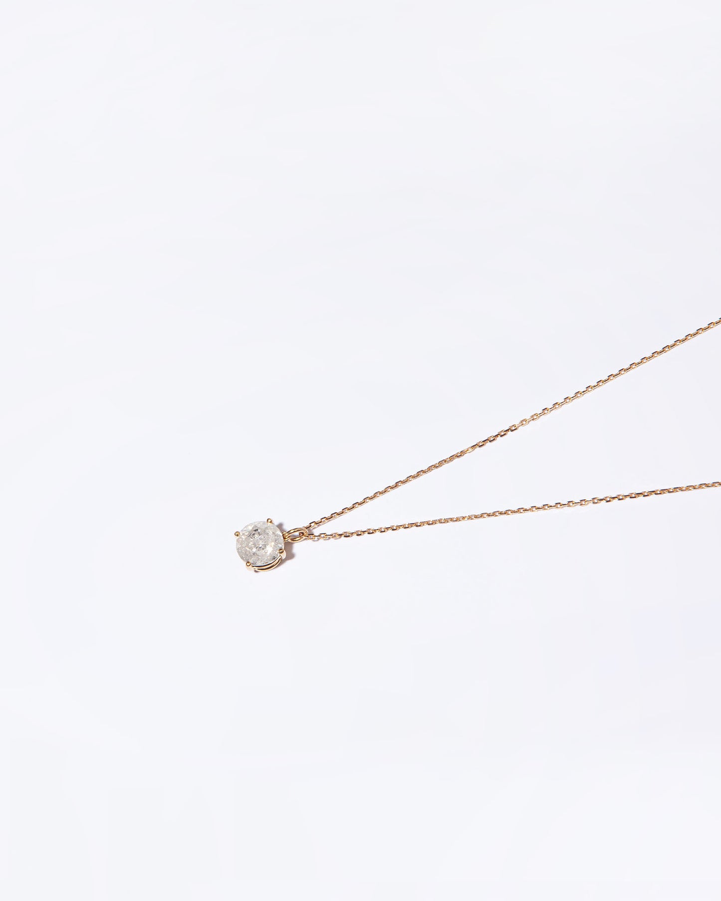 NOVI Jewelry 18K gold pendant with 1.55 ct round natural diamond, IGI certified elegant diamond necklace.