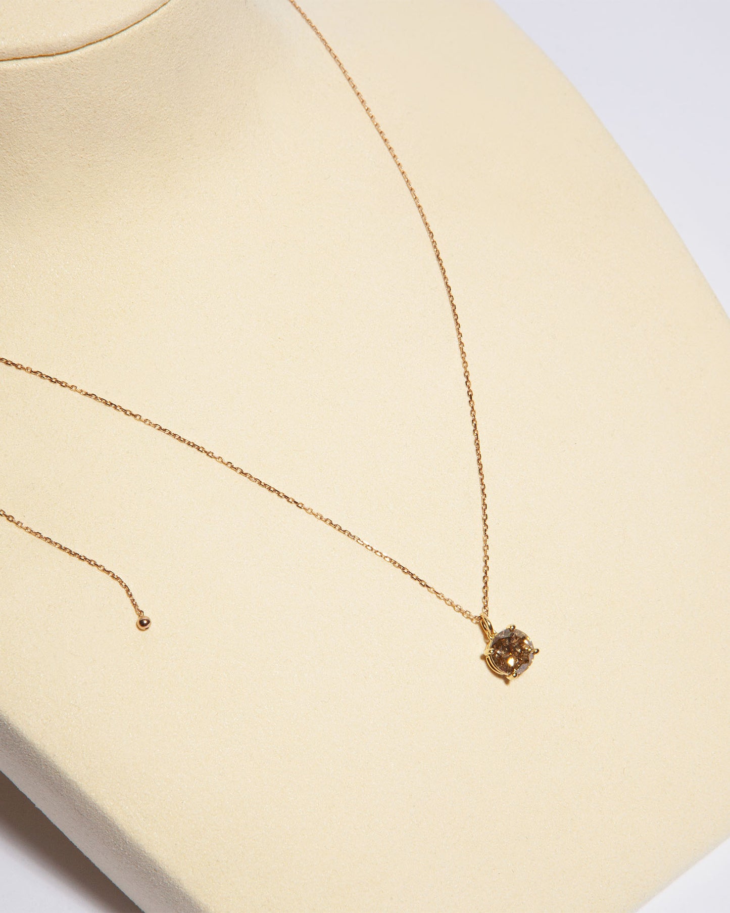 NOVI Jewelry 18K gold pendant necklace with 2.01 ct yellowish-brown natural diamond, SI1, IGI certified luxury diamond jewelry.