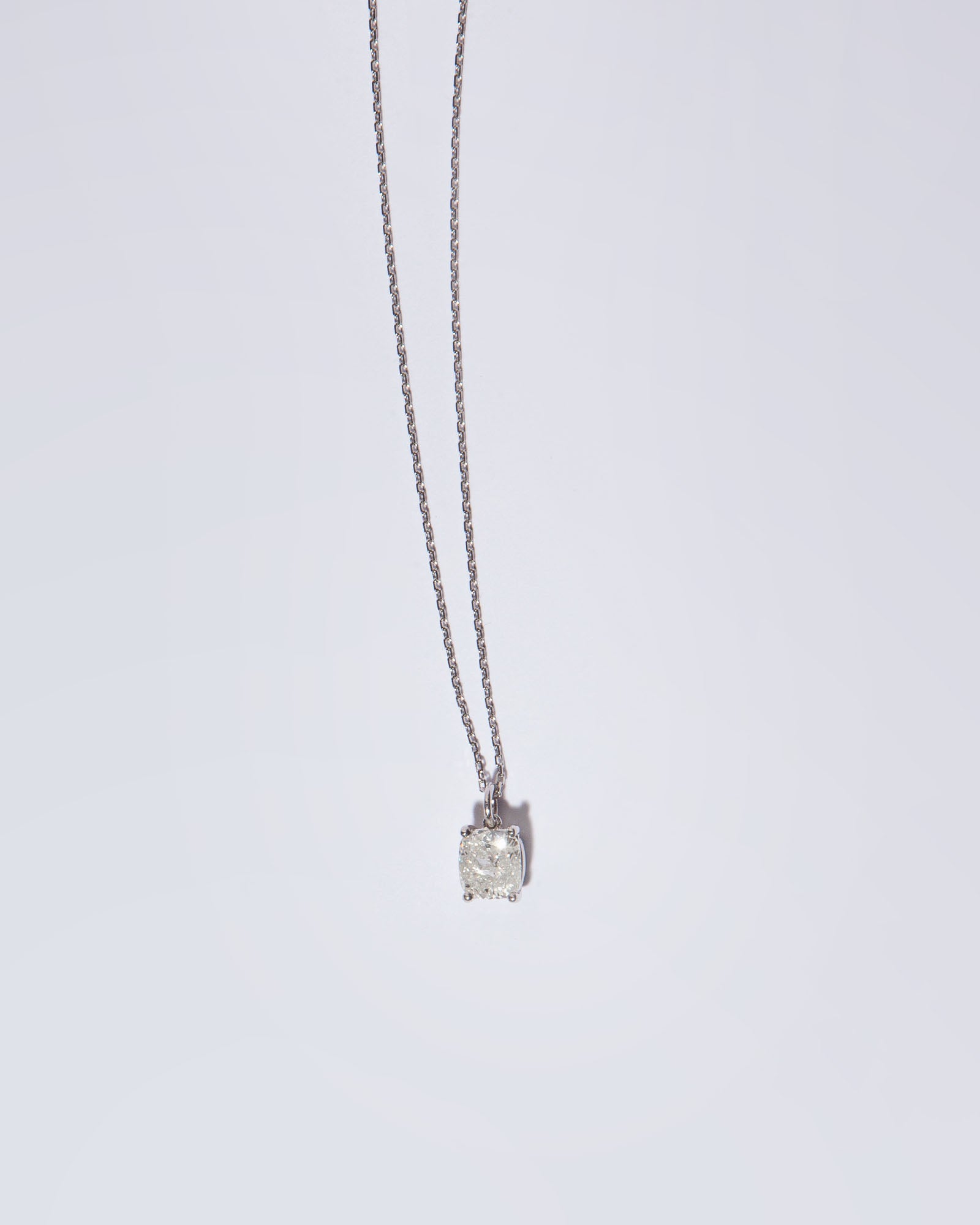 NOVI Jewelry pendant necklace with 1.01 ct E color natural diamond, I2, GWL certified, jewelry weight 1.6 g, gold weight 1.4 g, cushion-cut diamond pendant.
