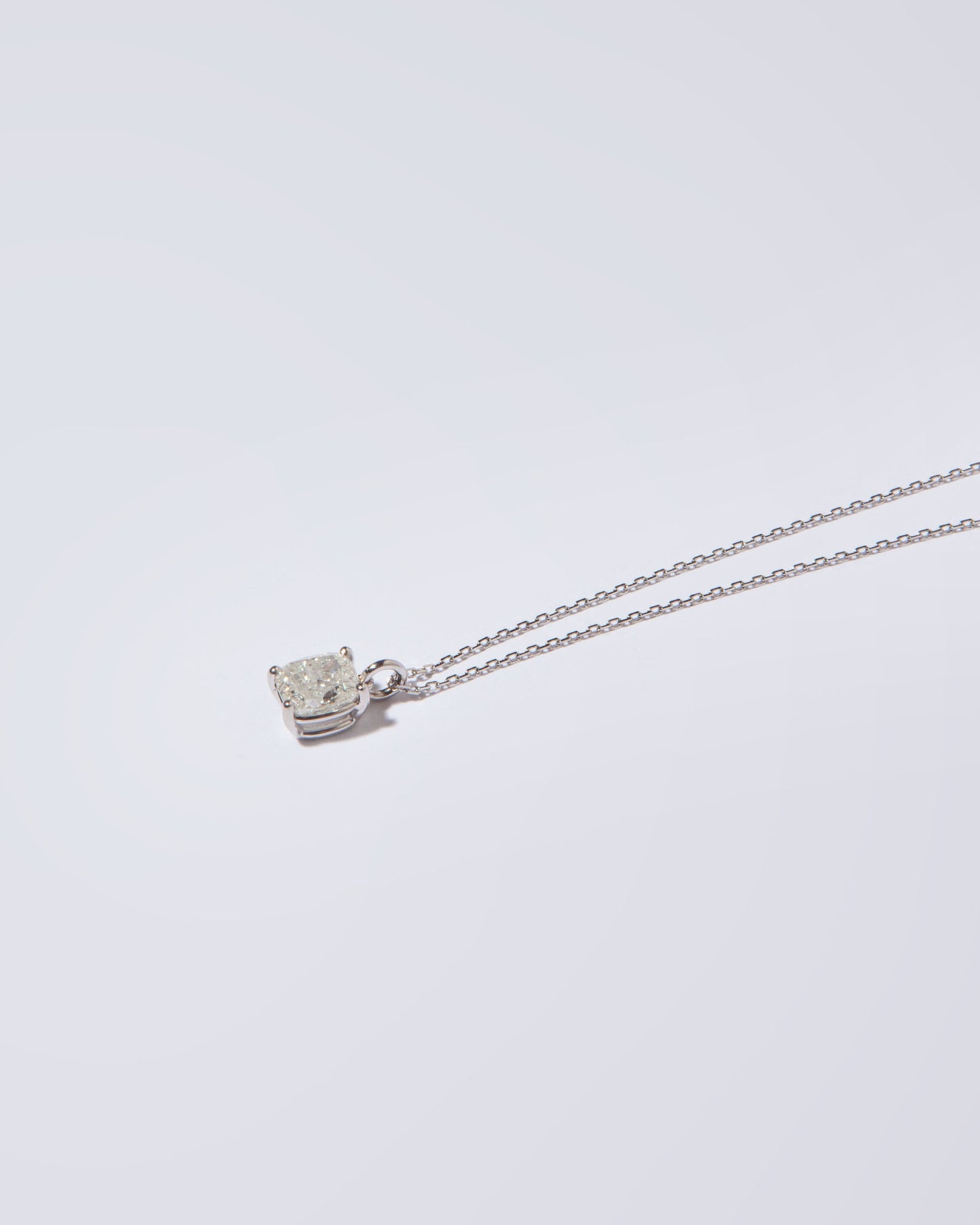 NOVI Jewelry pendant necklace with 1.01 ct E color natural diamond, I2, GWL certified, jewelry weight 1.6 g, gold weight 1.4 g, cushion-cut diamond pendant.