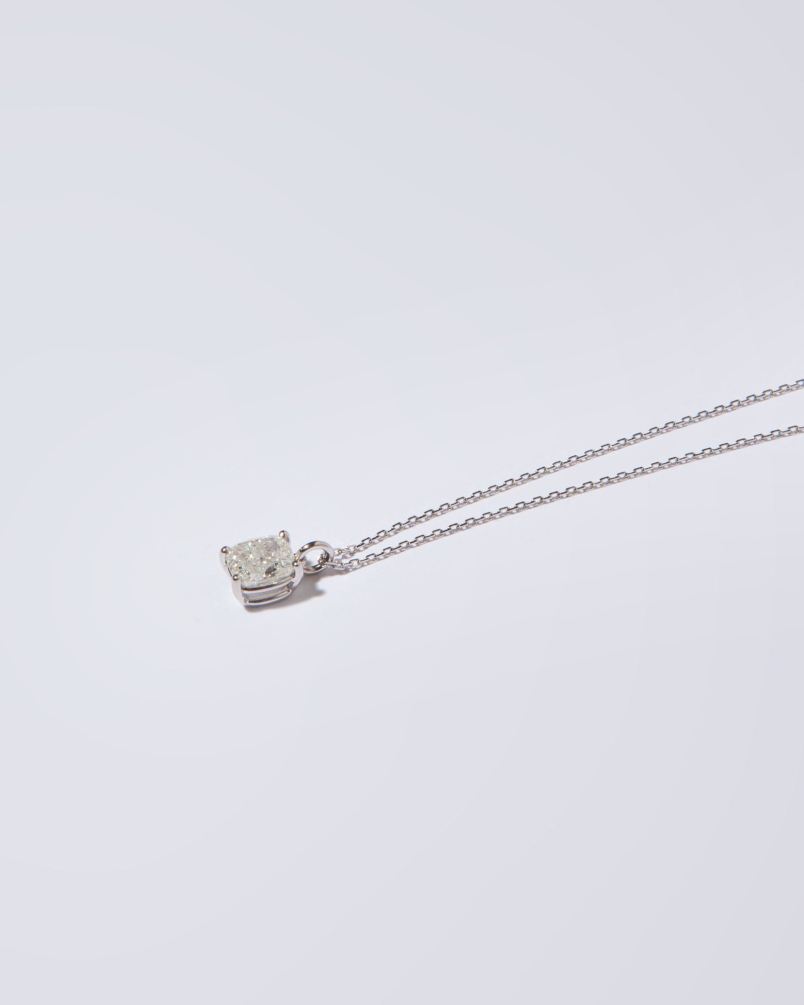 NOVI Jewelry pendant necklace with 1.01 ct E color natural diamond, I2, GWL certified, jewelry weight 1.6 g, gold weight 1.4 g, cushion-cut diamond pendant.