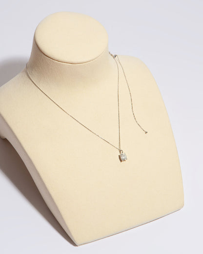 NOVI Jewelry pendant necklace with 1.01 ct E color natural diamond, I2, GWL certified, jewelry weight 1.6 g, gold weight 1.4 g, cushion-cut diamond pendant.