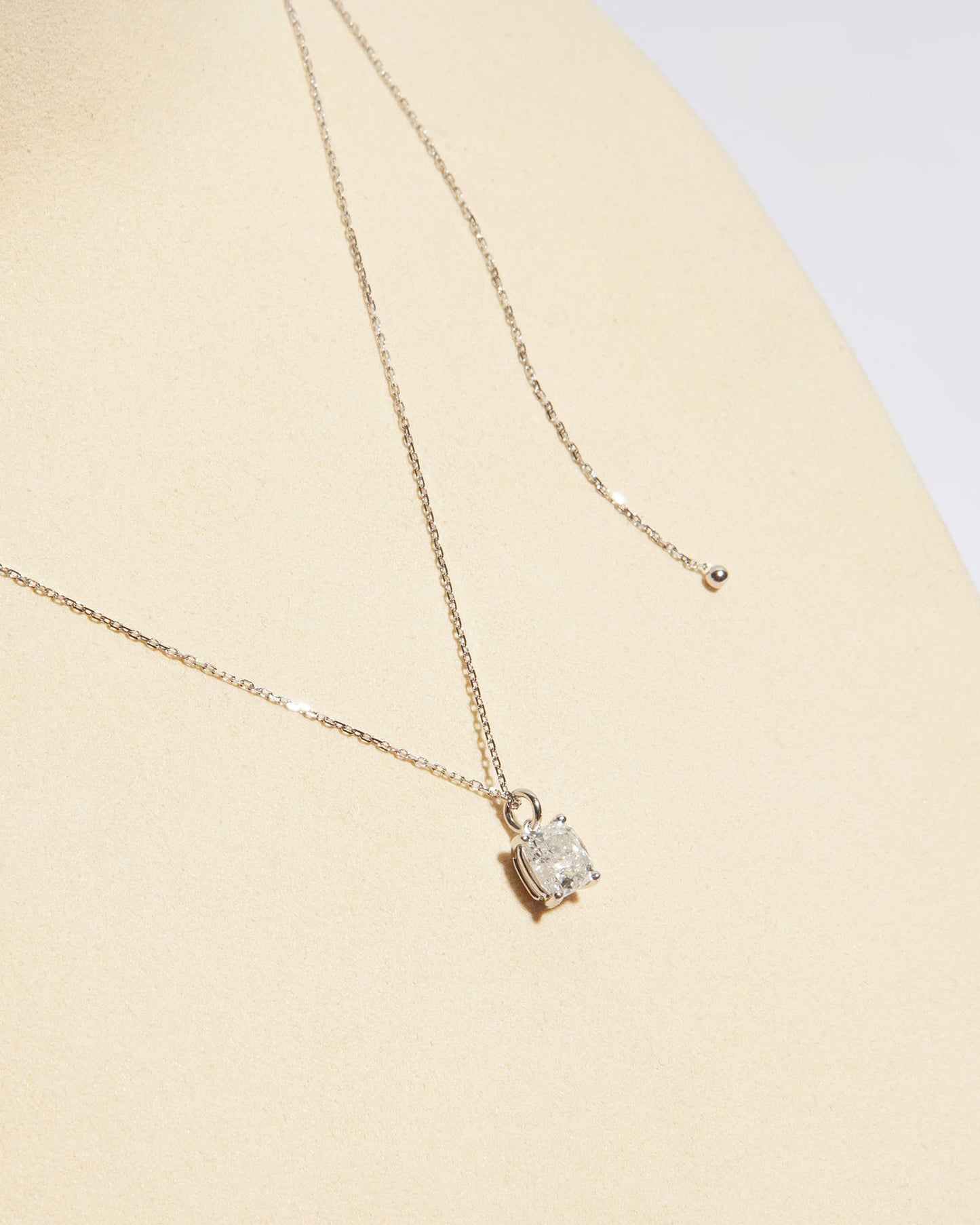 NOVI Jewelry pendant necklace with 1.01 ct E color natural diamond, I2, GWL certified, jewelry weight 1.6 g, gold weight 1.4 g, cushion-cut diamond pendant.