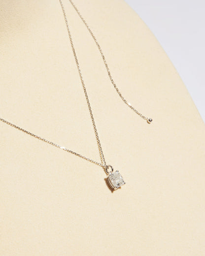 NOVI Jewelry pendant necklace with 1.01 ct E color natural diamond, I2, GWL certified, jewelry weight 1.6 g, gold weight 1.4 g, cushion-cut diamond pendant.