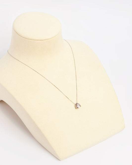 NOVI Jewelry 18K white gold pendant with IGI-certified 1.52 ct natural purple sapphire, pear-cut gemstone with very light pinkish-purple hue and exceptional transparency, elegant and timeless jewelry highlighting the stone’s natural sparkle.