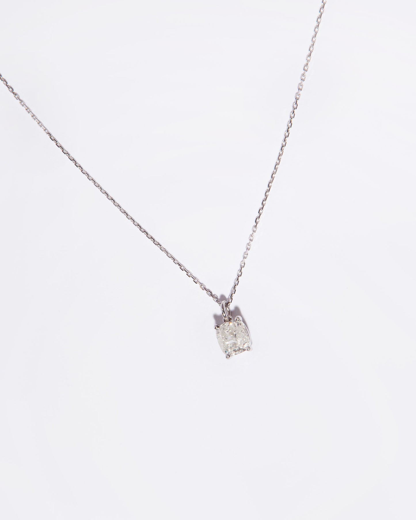NOVI Jewelry pendant necklace with 1.01 ct E color natural diamond, I2, GWL certified, jewelry weight 1.6 g, gold weight 1.4 g, cushion-cut diamond pendant.