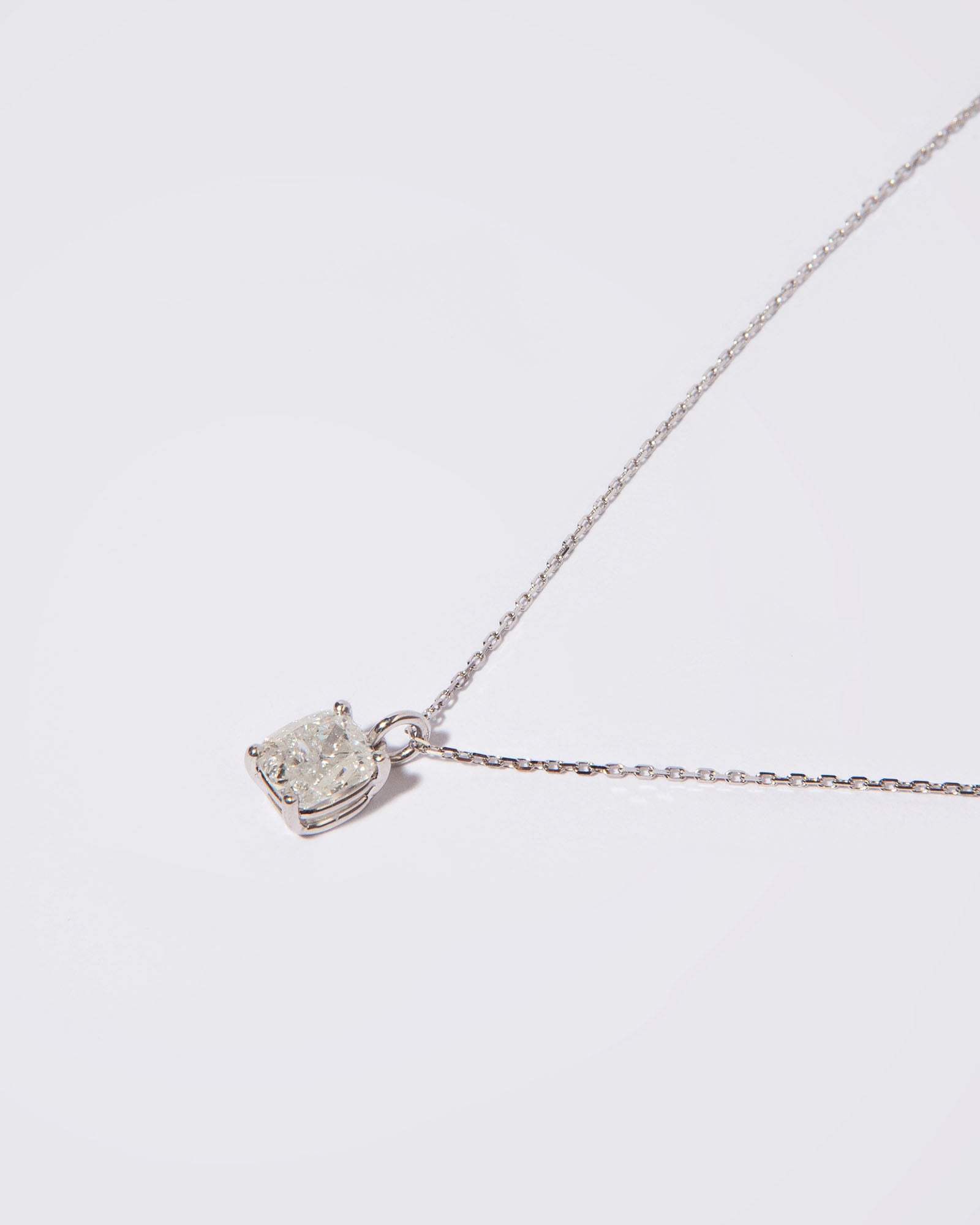 NOVI Jewelry pendant necklace with 1.01 ct E color natural diamond, I2, GWL certified, jewelry weight 1.6 g, gold weight 1.4 g, cushion-cut diamond pendant.