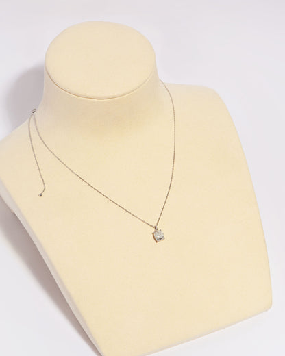 NOVI Jewelry pendant necklace with 1.01 ct E color natural diamond, I2, GWL certified, jewelry weight 1.6 g, gold weight 1.4 g, cushion-cut diamond pendant.