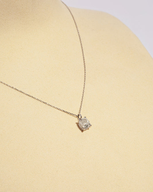 NOVI Jewelry pendant necklace with 1.01 ct E color natural diamond, I2, GWL certified, jewelry weight 1.6 g, gold weight 1.4 g, cushion-cut diamond pendant.