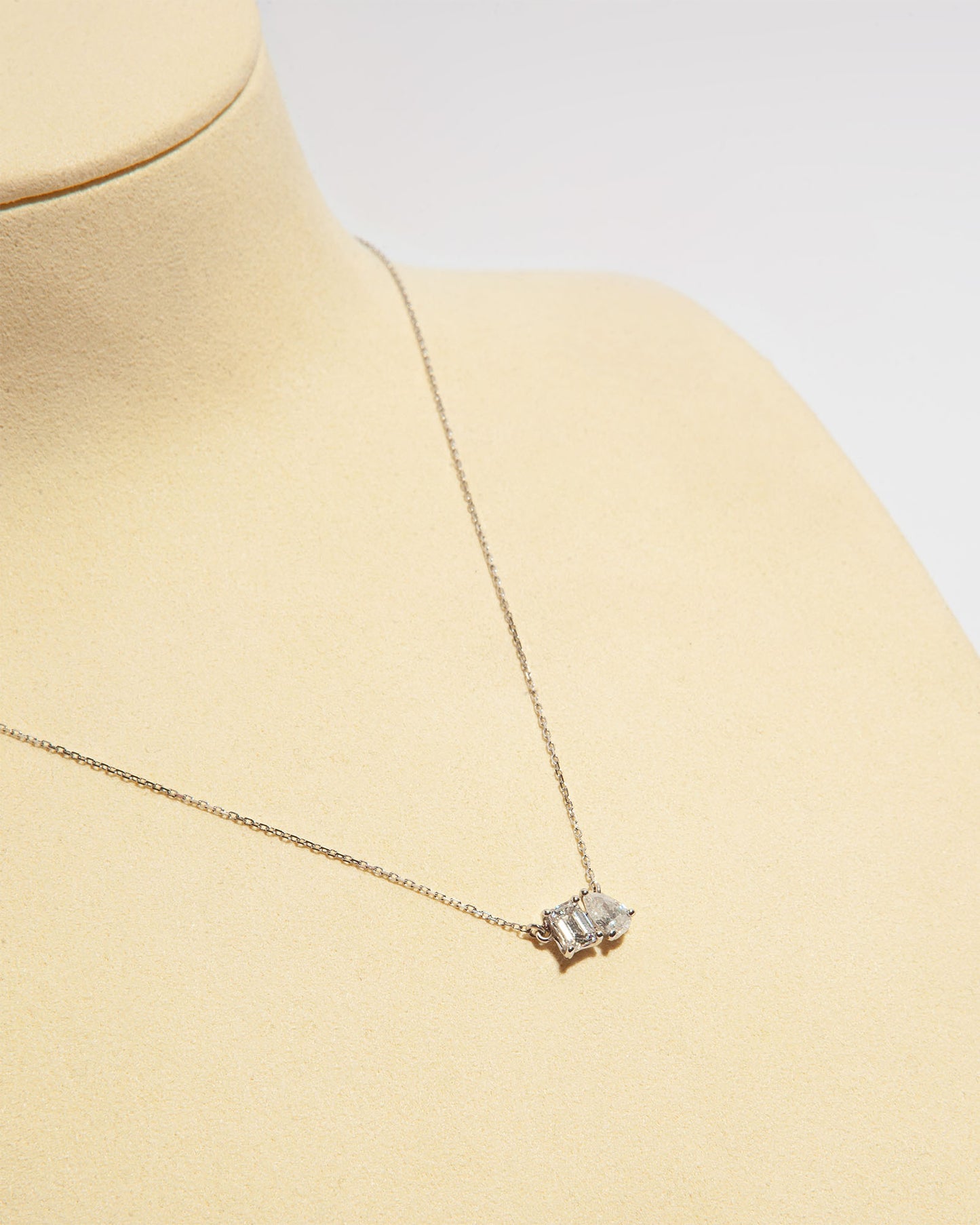 NOVI Jewelry 18K white gold pendant necklace with 0.67 ct natural diamonds, IGI and GWLab certified elegant diamond jewelry.