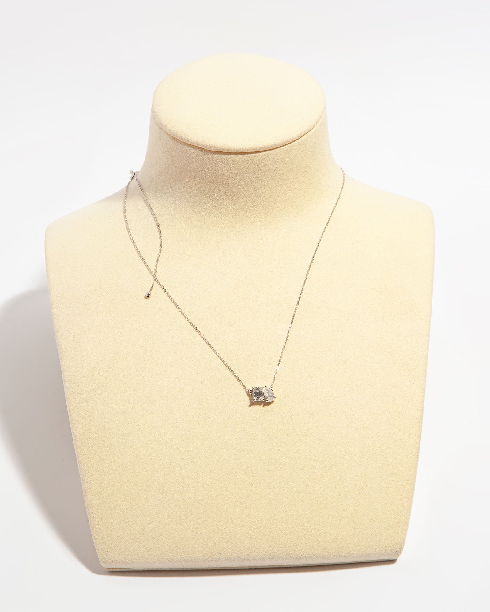 NOVI Jewelry 18K white gold pendant necklace with 0.67 ct natural diamonds, IGI and GWLab certified elegant diamond jewelry.