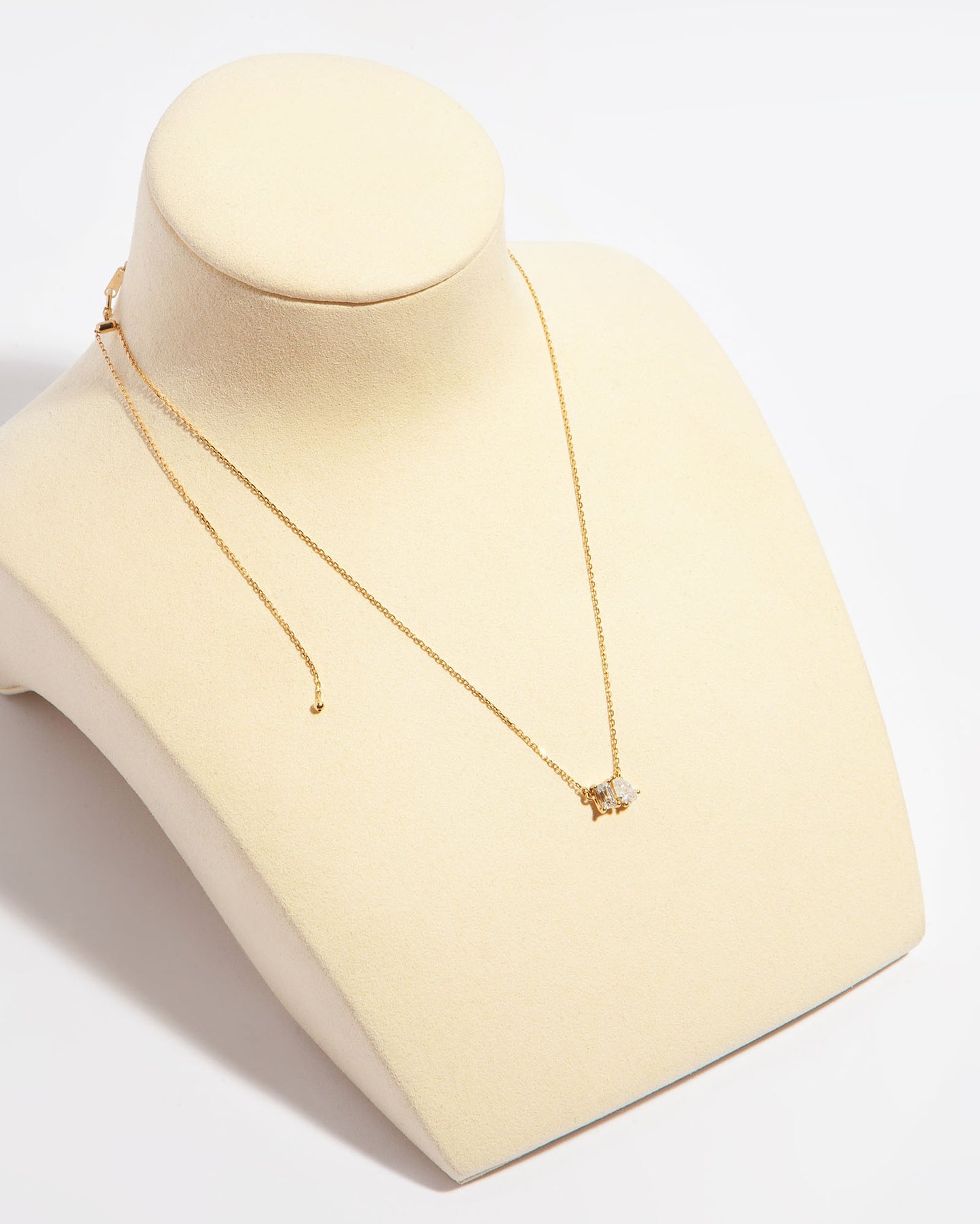 NOVI Jewelry 18K gold pendant necklace with 0.42 ct D/IF and 0.30 ct D/SI2 natural diamonds, IGI and GWLab certified elegant diamond necklace.