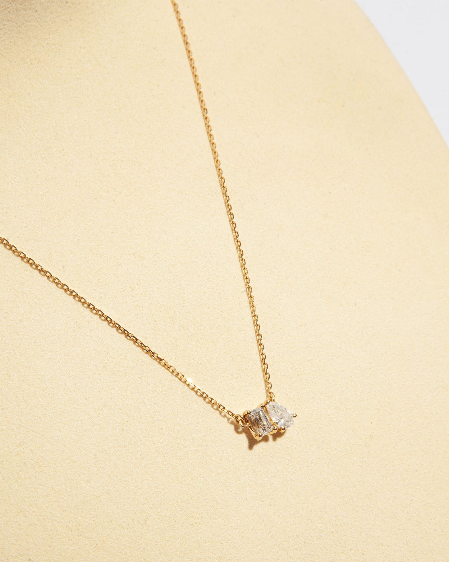 NOVI Jewelry 18K gold pendant necklace with 0.42 ct D/IF and 0.30 ct D/SI2 natural diamonds, IGI and GWLab certified elegant diamond necklace.