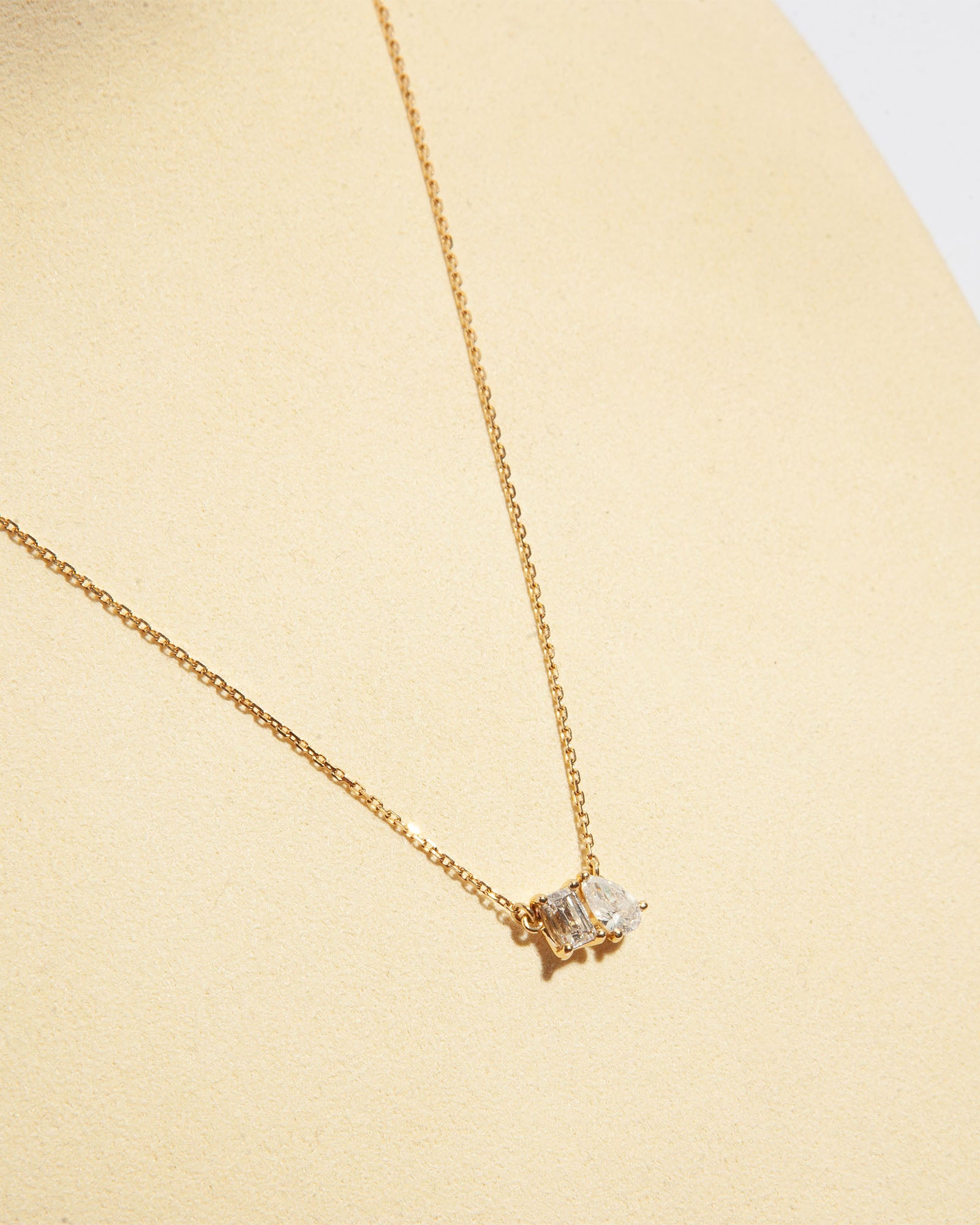 NOVI Jewelry 18K gold pendant necklace with 0.42 ct D/IF and 0.30 ct D/SI2 natural diamonds, IGI and GWLab certified elegant diamond necklace.