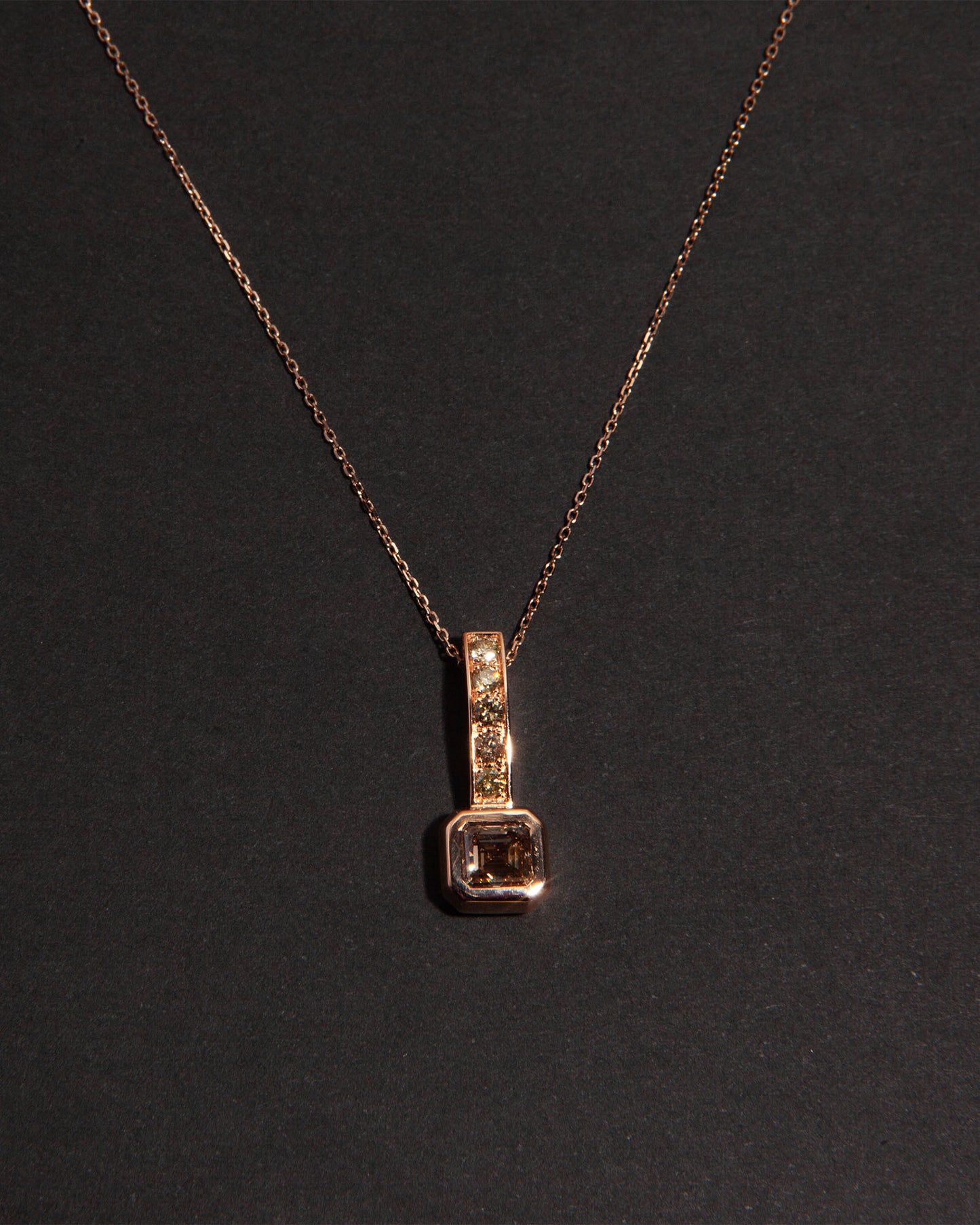 NOVI Jewelry 18K yellow gold pendant with 1.39 ct fancy brown mixed-color diamond and 0.24 ct natural diamonds, SI1-SI3, GWLab certified luxury diamond pendant.