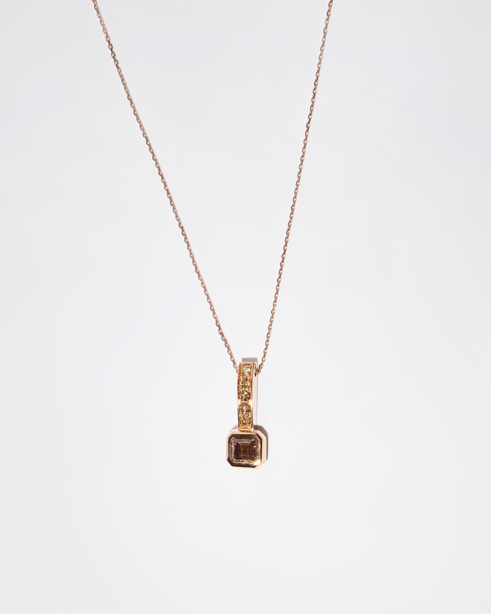 NOVI Jewelry 18K yellow gold pendant with 1.39 ct fancy brown mixed-color diamond and 0.24 ct natural diamonds, SI1-SI3, GWLab certified luxury diamond pendant.