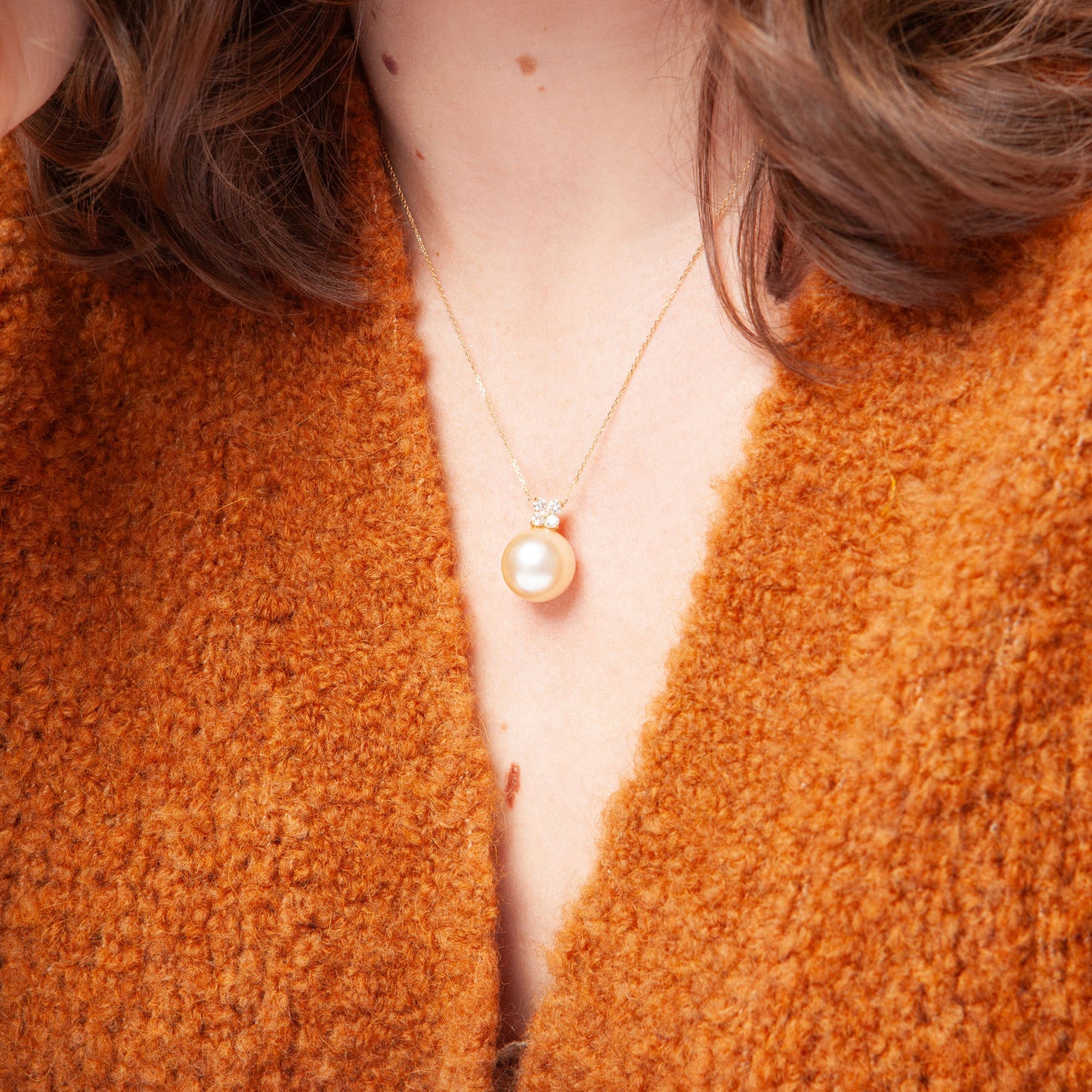 NOVI Jewelry 18K gold pendant with 15 mm Golden South Sea pearl and 0.33 ct natural diamonds, luxury fine jewelry pearl pendant.