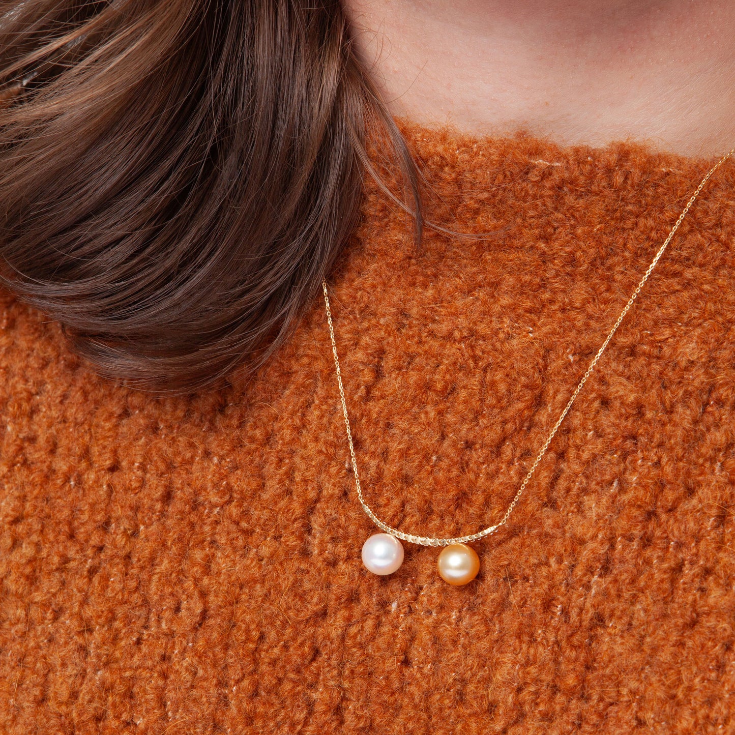 NOVI Jewelry 18K gold necklace with two 9 mm pearls and 0.30 ct natural diamonds, elegant dual-pearl luxury pendant.
