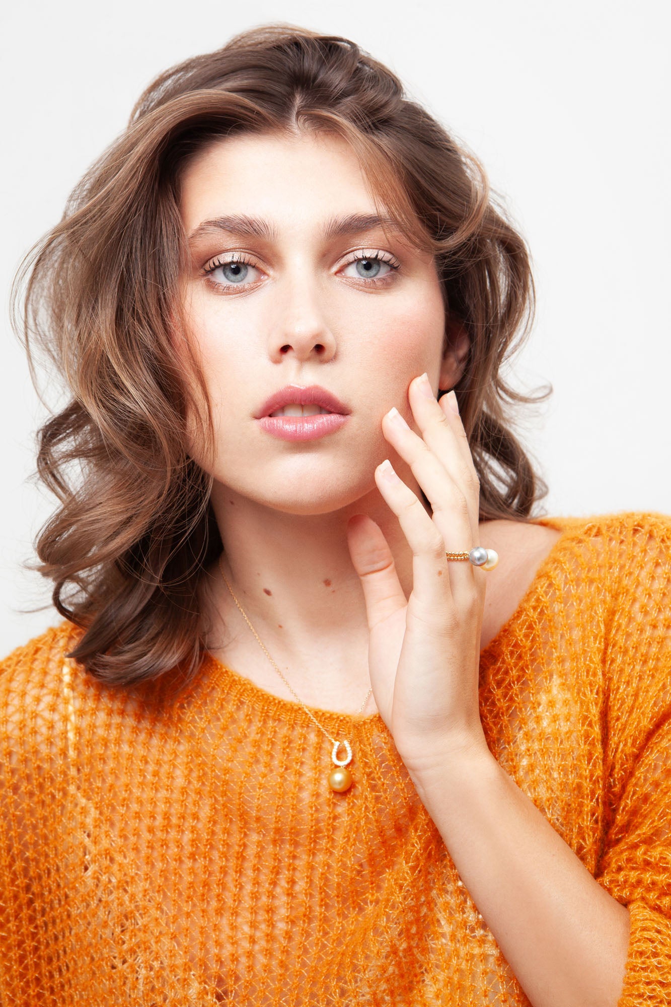 NOVI Jewelry 18K gold ring with 9 mm and 10 mm South Sea pearls, modern elegant open-design pearl ring.