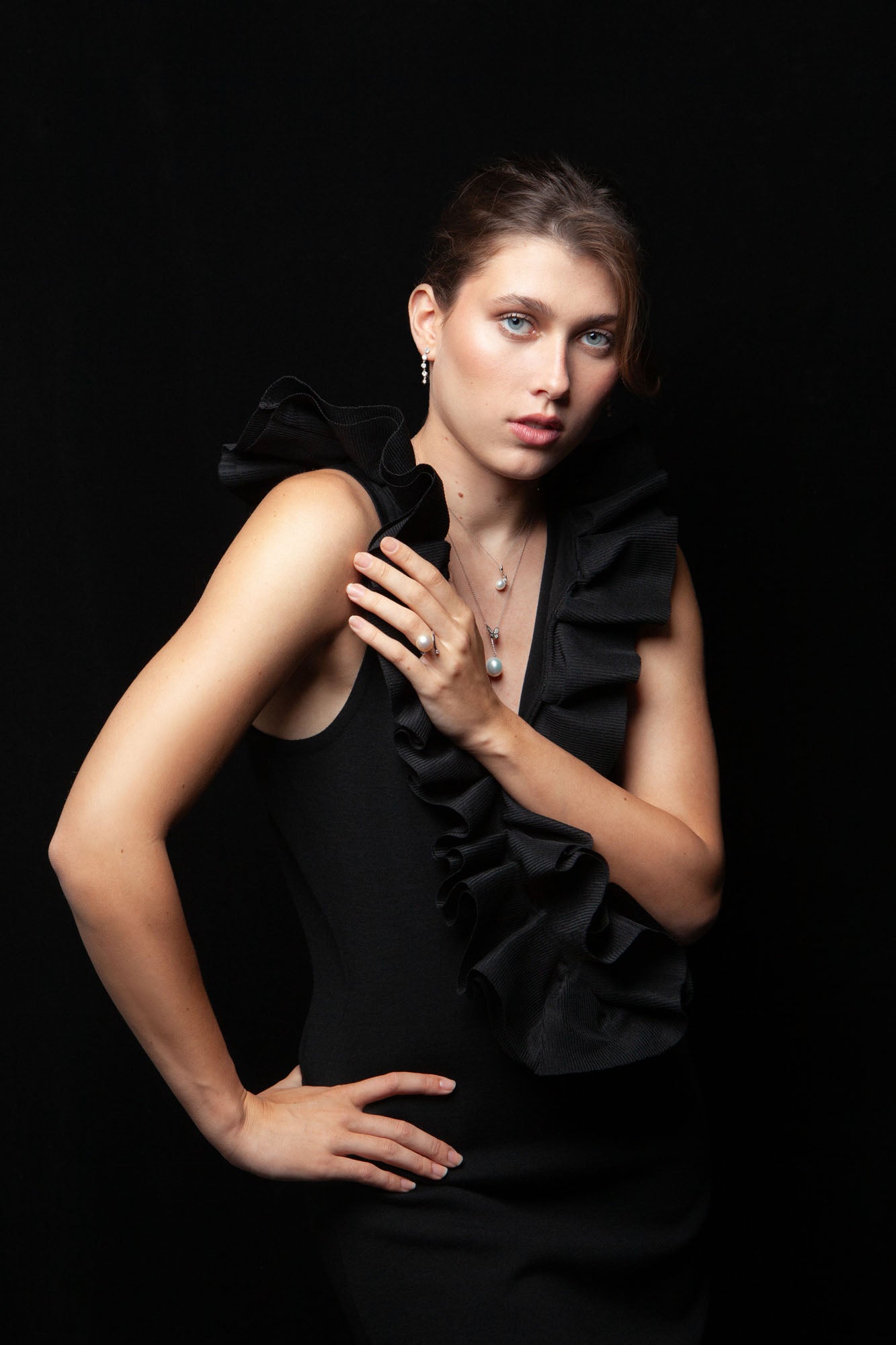 NOVI Jewelry 18K white gold long drop earrings with 2.03 ct natural brilliant-cut diamonds, GCI certified luxury diamond earrings.