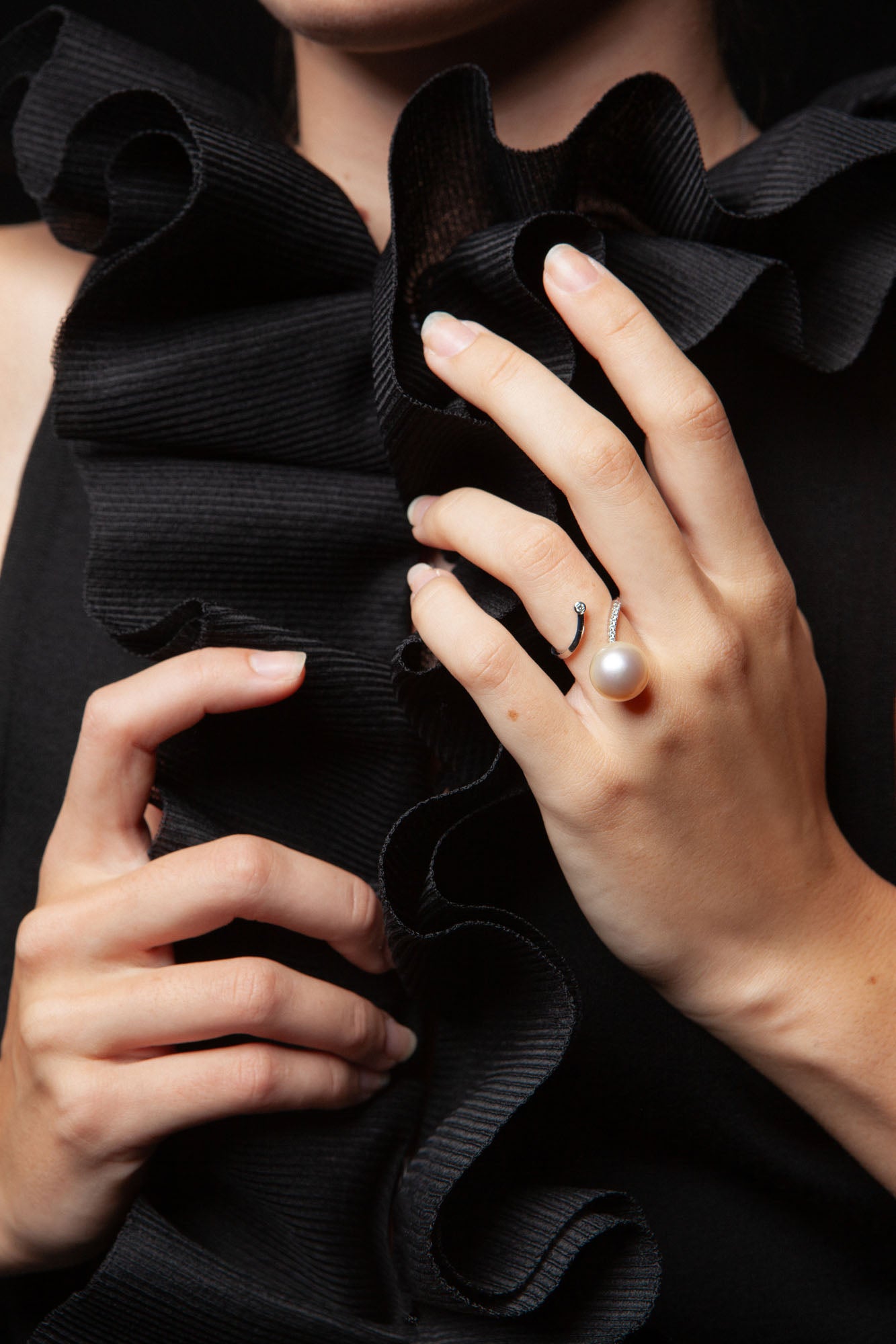 NOVI Jewelry 18K gold ring with 13 mm South Sea pearl and 0.14 ct natural diamonds, luxury large-pearl fine jewelry.