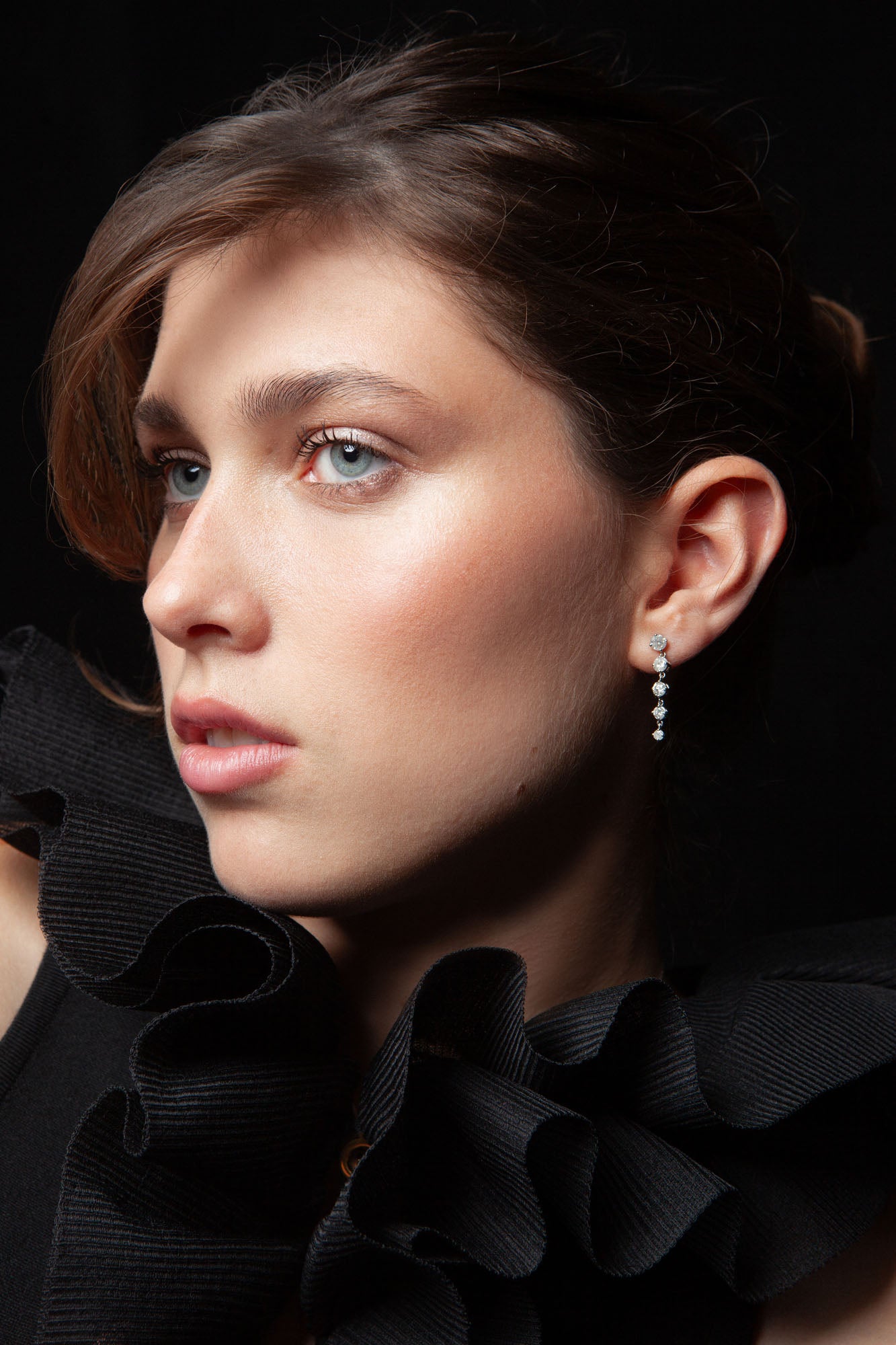 NOVI Jewelry 18K white gold long drop earrings with 2.03 ct natural brilliant-cut diamonds, GCI certified luxury diamond earrings.