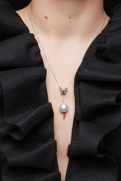 NOVI Jewelry 18K white gold necklace with 14 mm South Sea pearl and 0.21 ct diamonds, elegant butterfly pearl pendant.