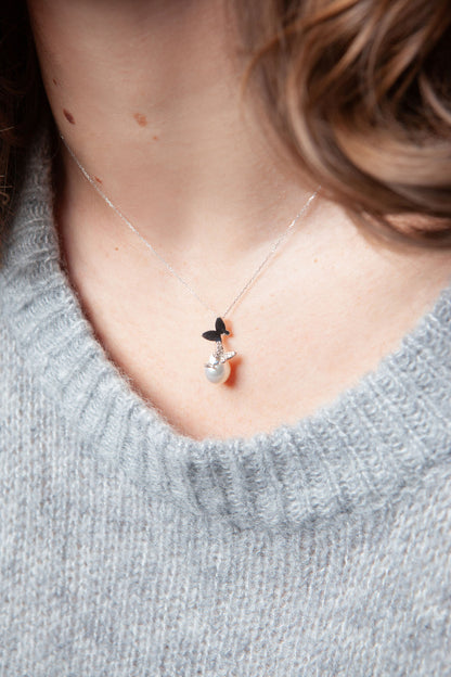 NOVI Jewelry 18K white gold necklace with 7 mm South Sea pearl and 0.06 ct natural diamonds, elegant pearl pendant.
