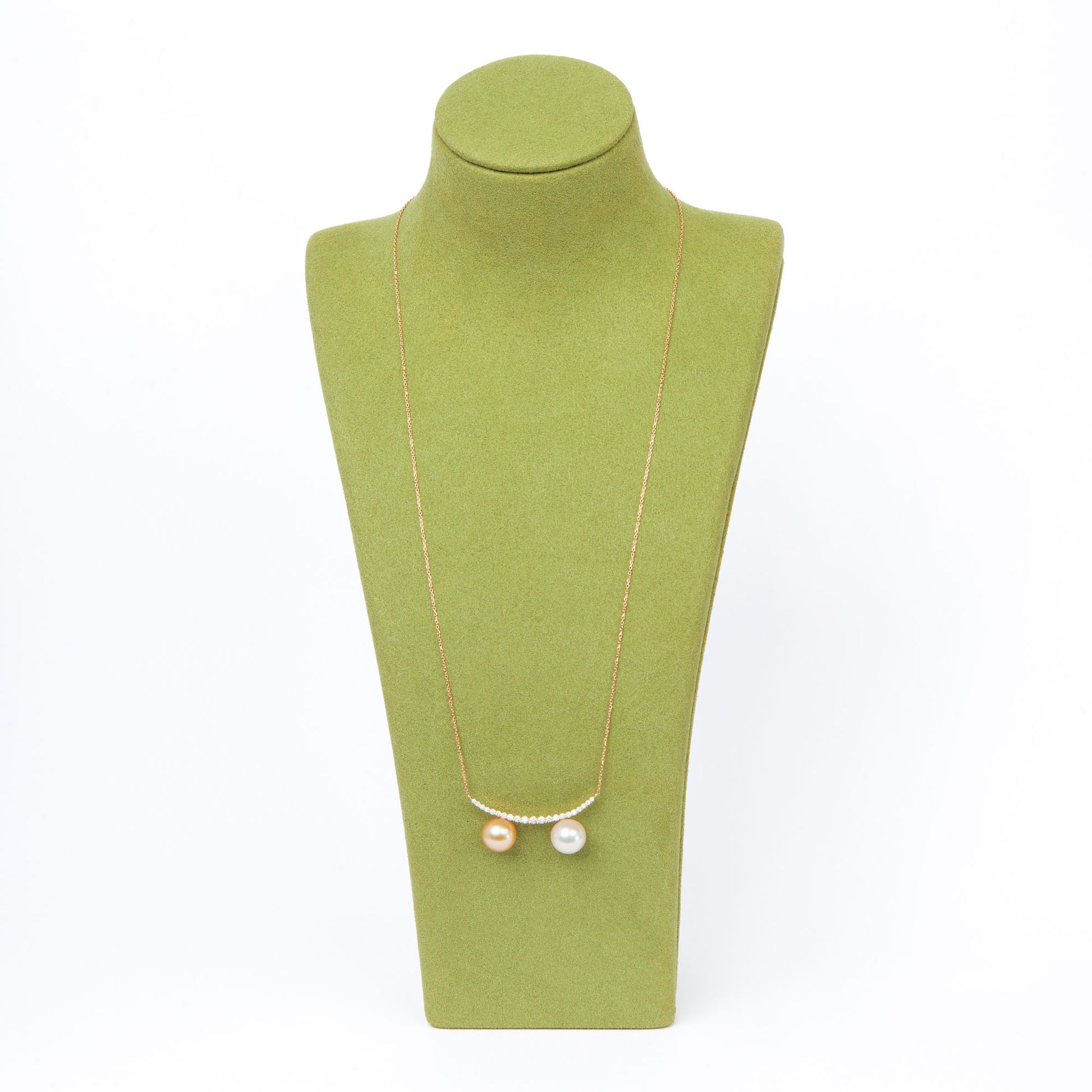 NOVI Jewelry 18K gold necklace with two 9 mm pearls and 0.30 ct natural diamonds, elegant dual-pearl luxury pendant.
