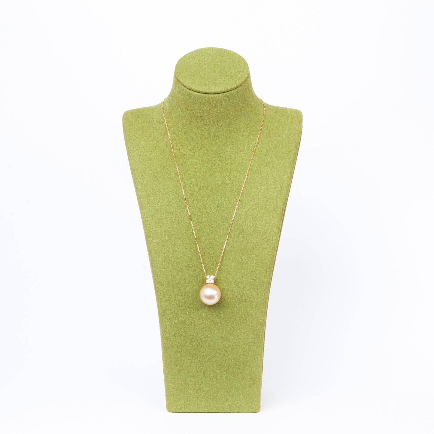 NOVI Jewelry 18K gold pendant with 15 mm Golden South Sea pearl and 0.33 ct natural diamonds, luxury fine jewelry pearl pendant.