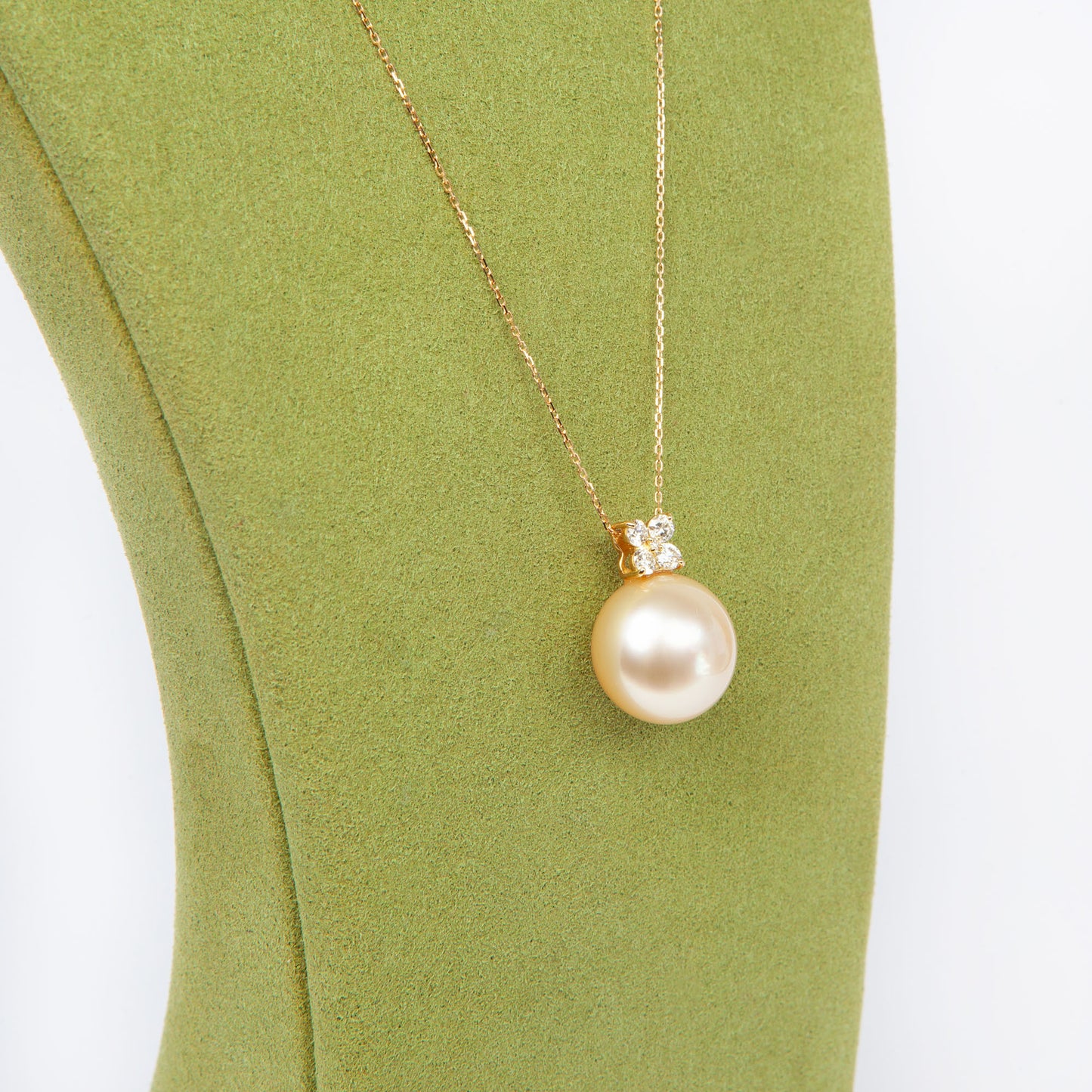 NOVI Jewelry 18K gold pendant with 15 mm Golden South Sea pearl and 0.33 ct natural diamonds, luxury fine jewelry pearl pendant.